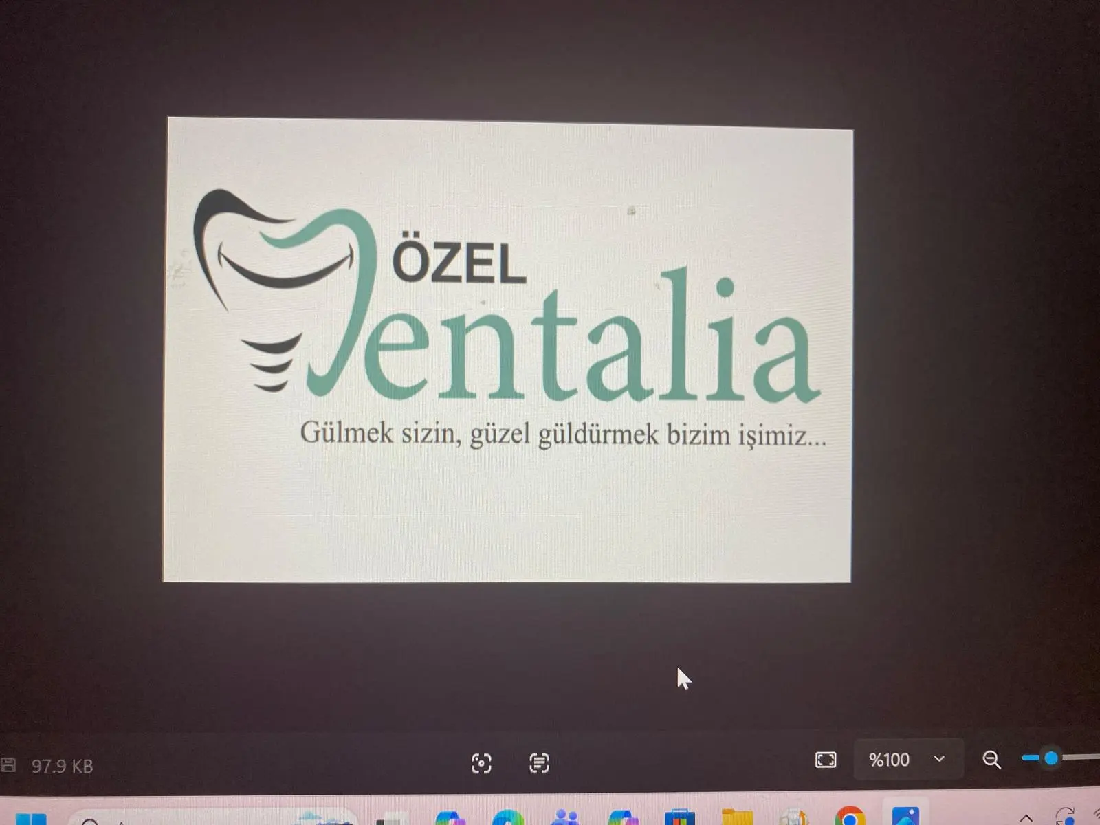 Logo von Dentalia Zahnklinik