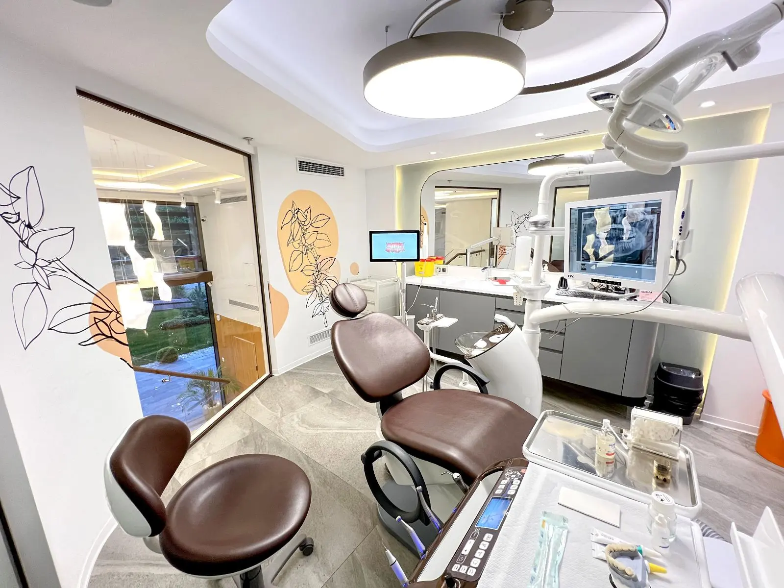 Clinic-provided photograph of Qualident Dental Clinic