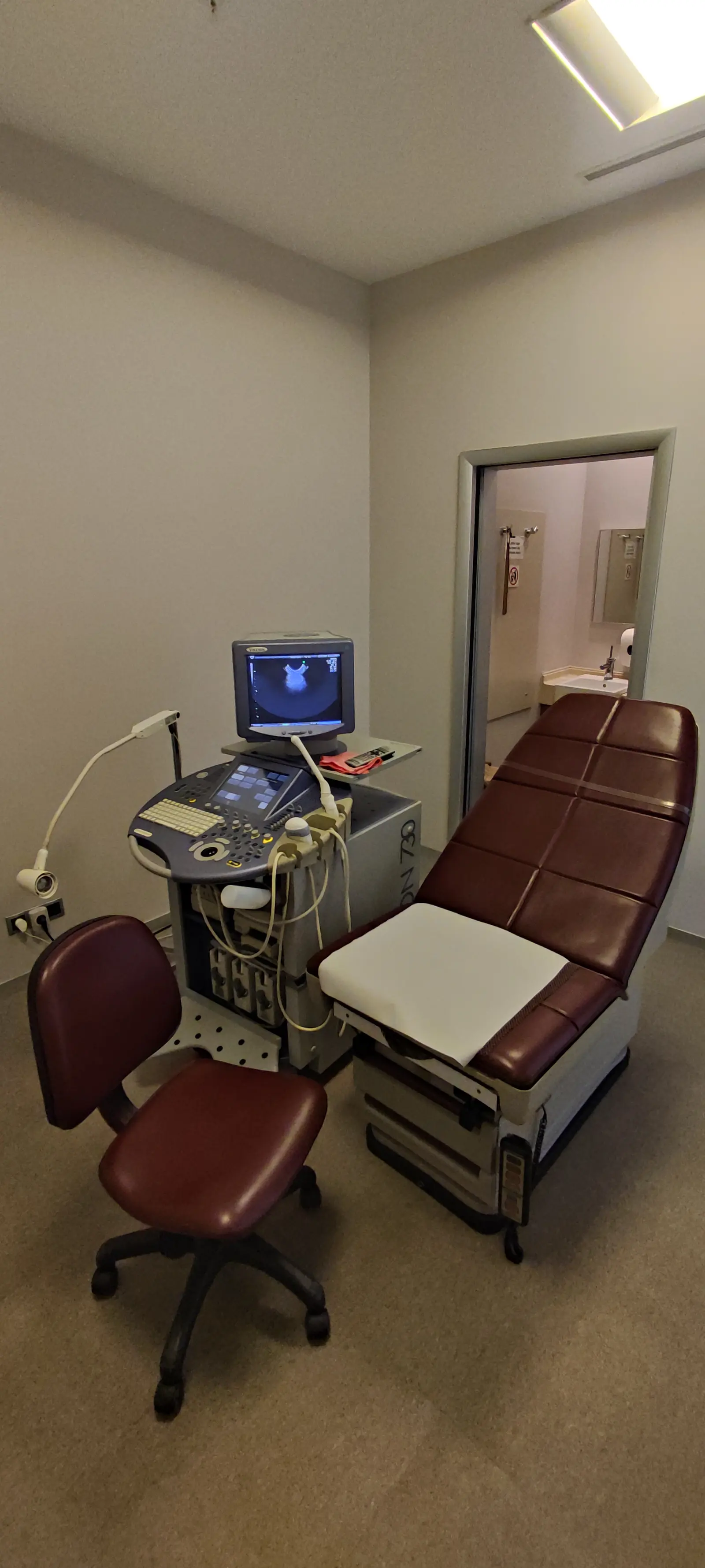 Clinic-provided photograph of JinePOL IVF Center