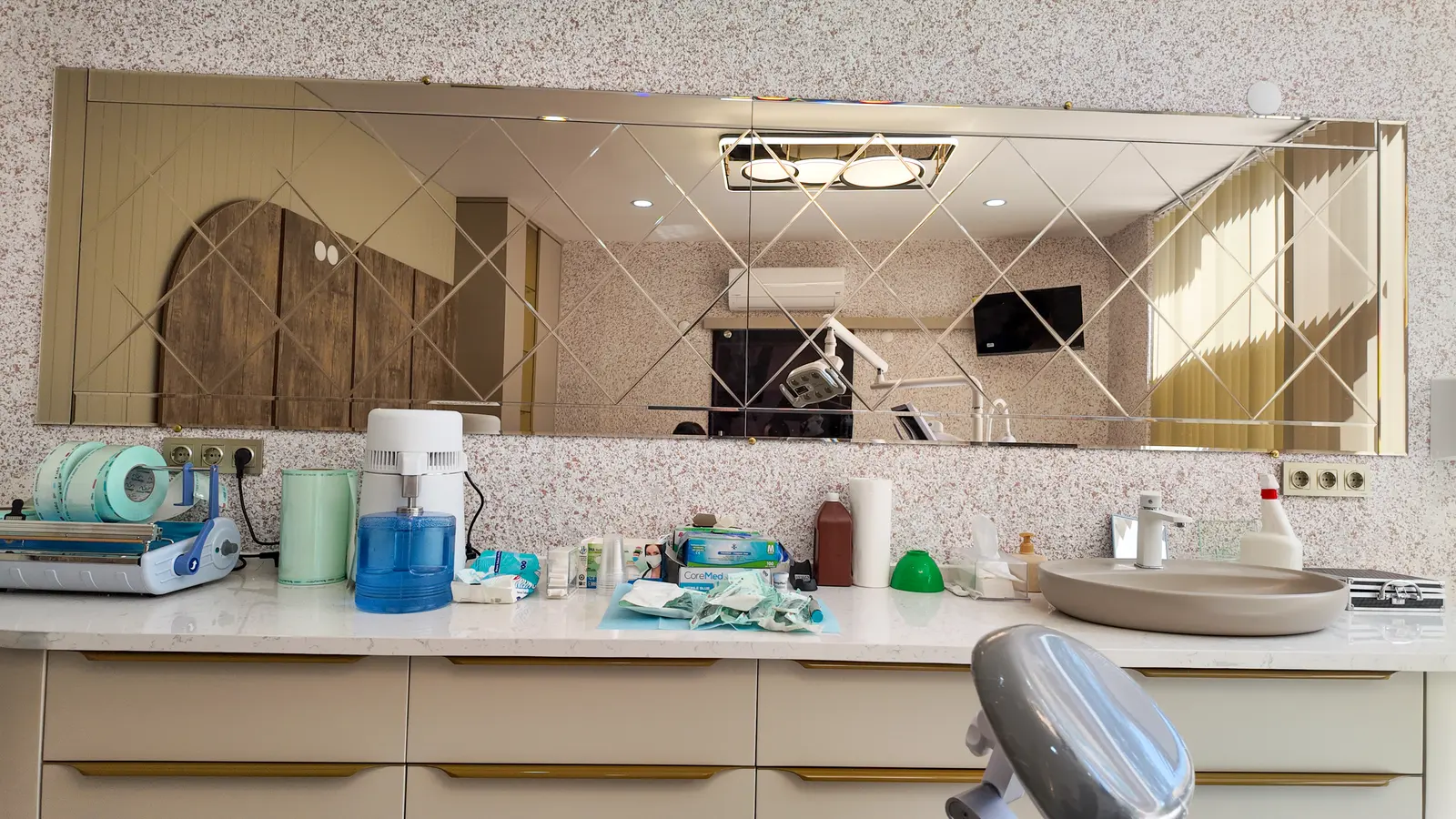 Clinic-provided photograph of Aura Dent Kuşadası