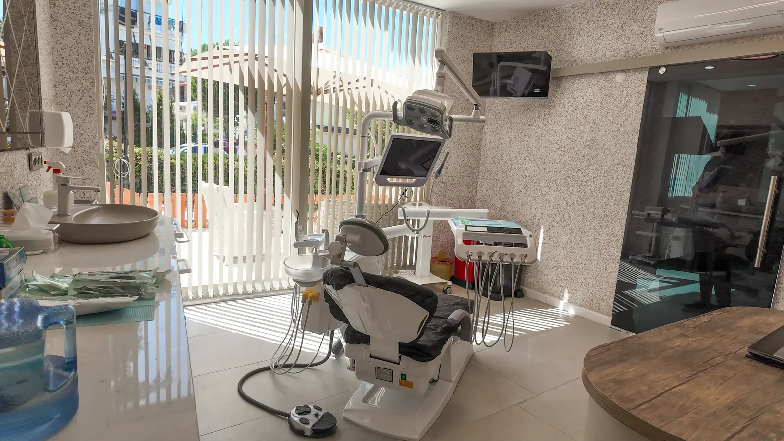 Clinic-provided photograph of Aura Dent Kuşadası