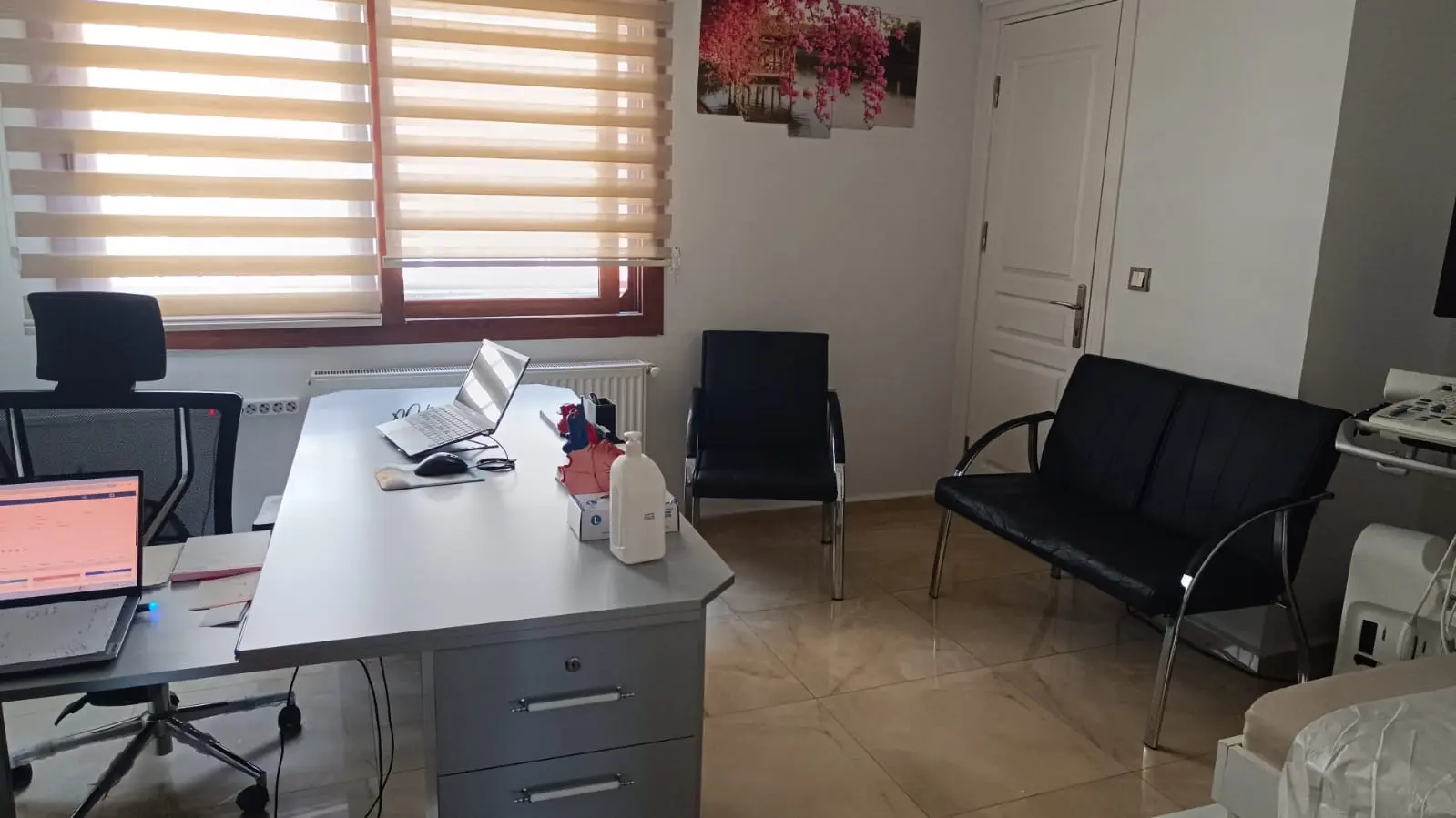Clinic-provided photograph of Assoc. Prof. Dr Nihat Şen