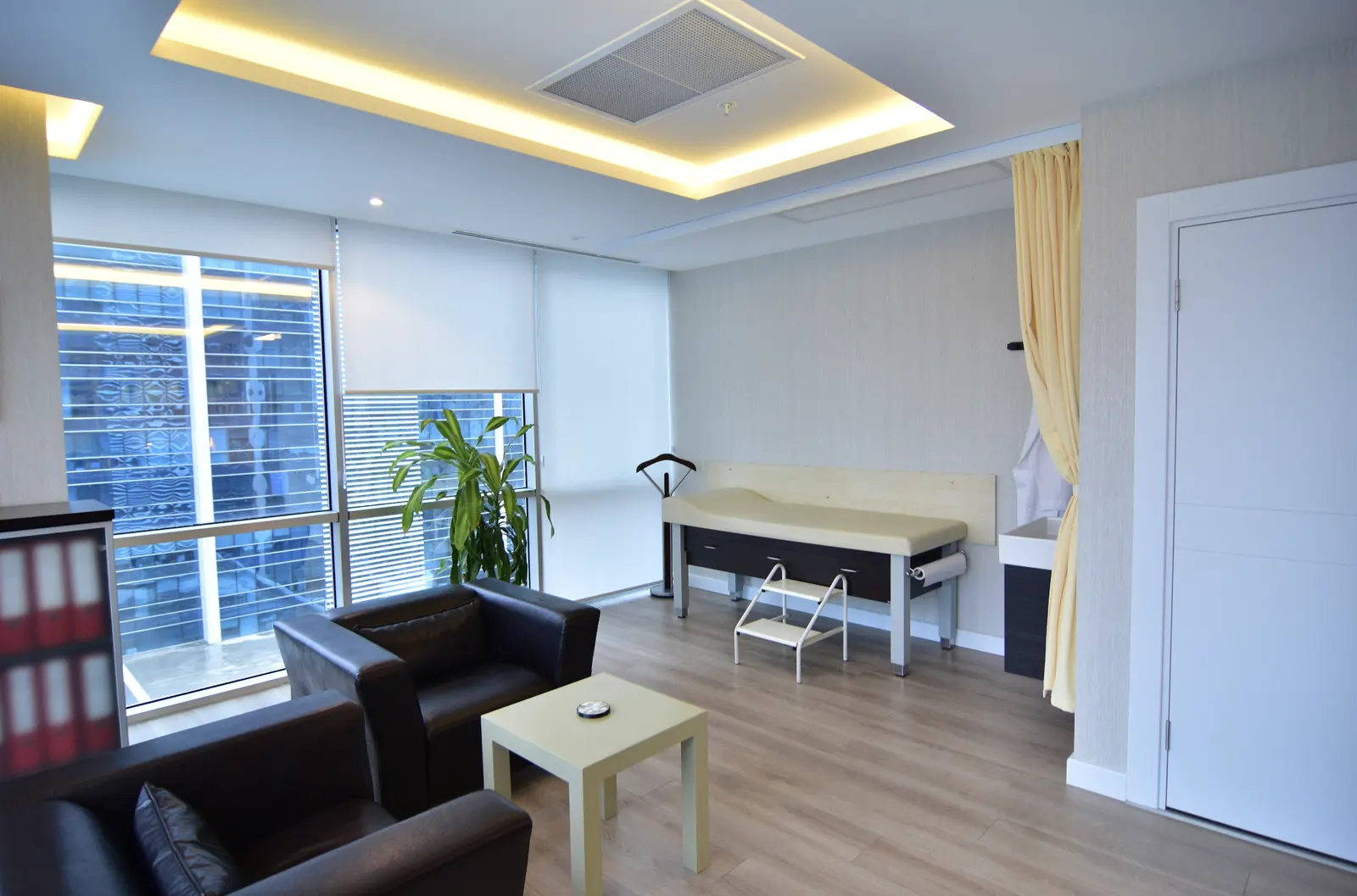 Clinic-provided photograph of Prof. Dr Ali Savaş