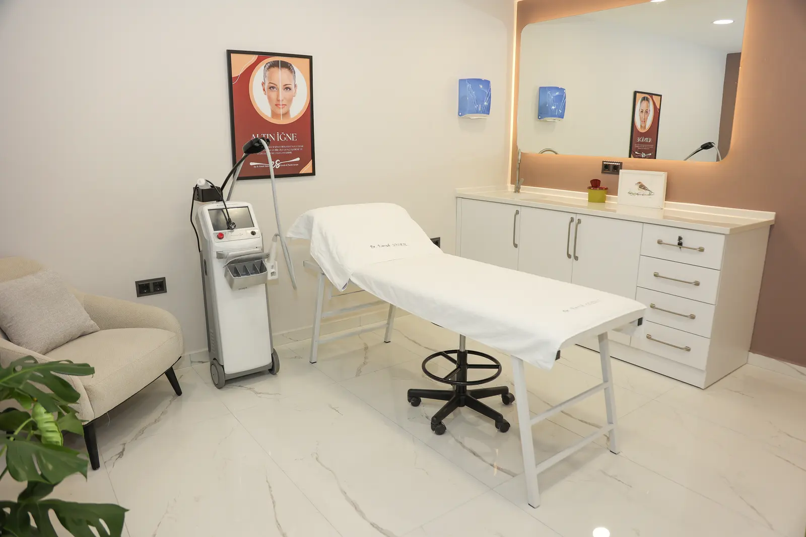 Clinic-provided photograph of Dr Emrah Sözen