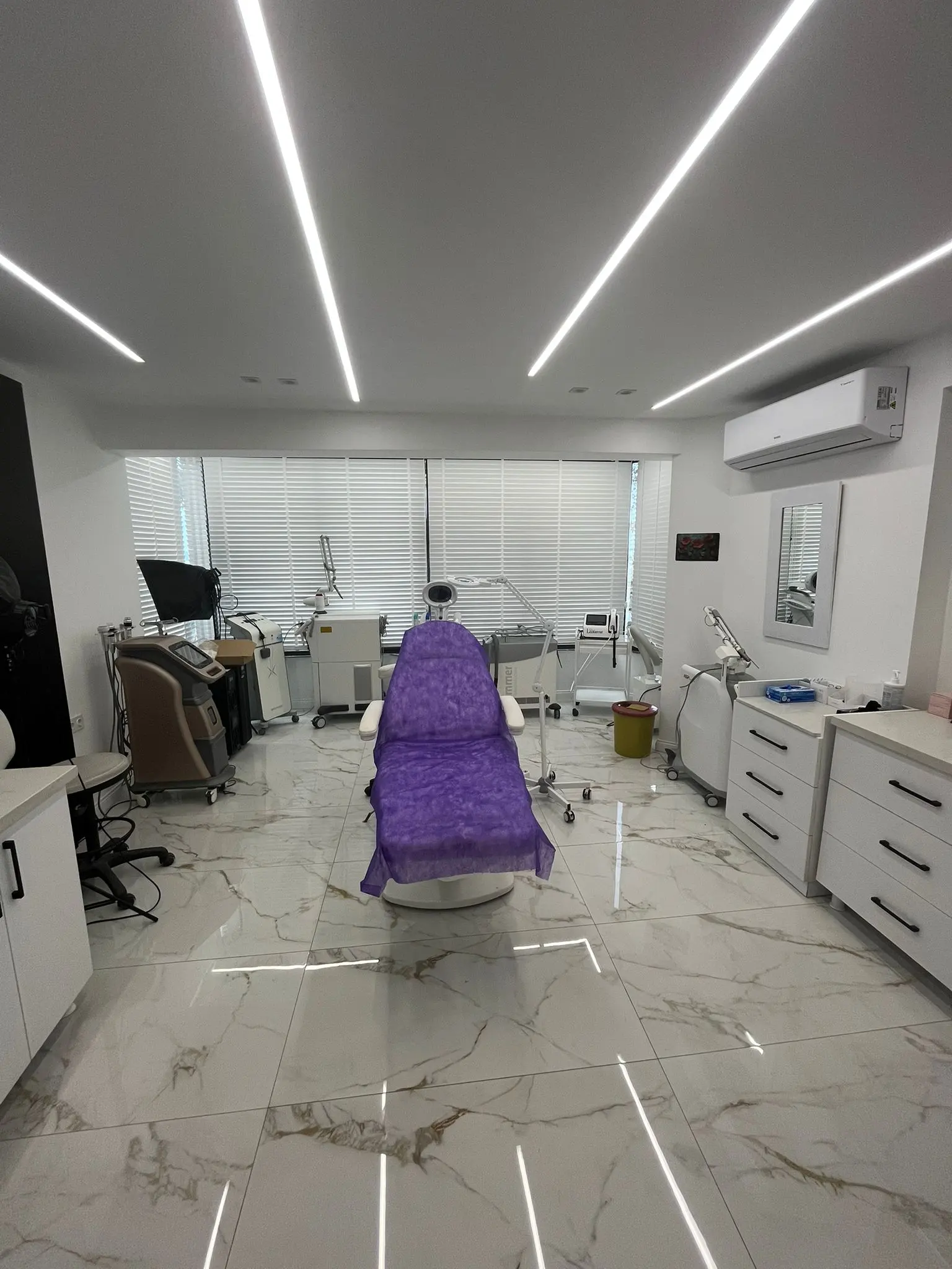 Clinic-provided photograph of Dr Yüksel Oltulu