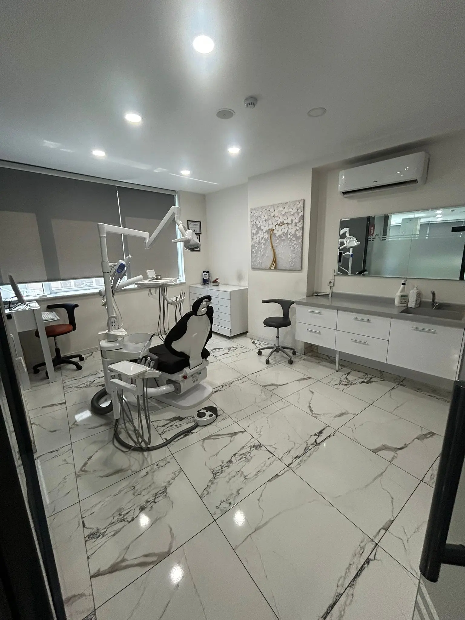 Clinic-provided photograph of Esin Dental Clinic