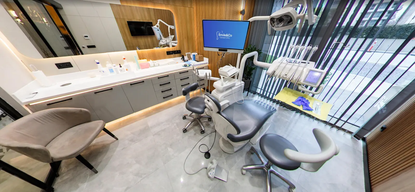 Clinic-provided photograph of Smile&Co
