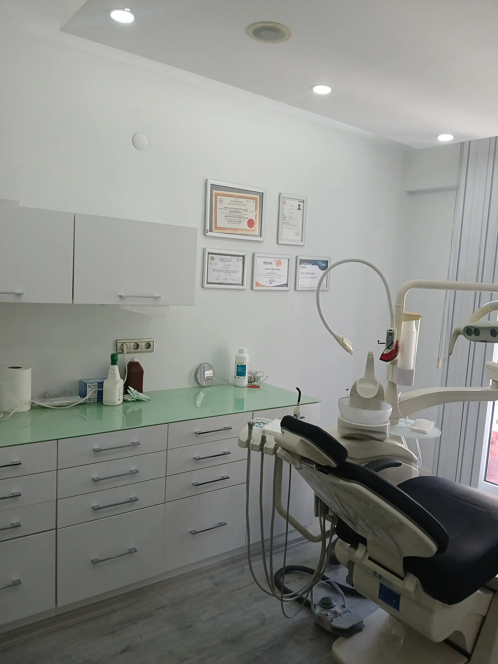 Clinic-provided photograph of Dr Alper Yüzbaşıoğlu