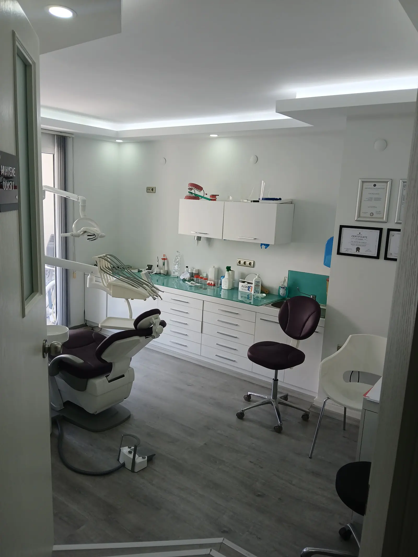 Clinic-provided photograph of Dr Alper Yüzbaşıoğlu