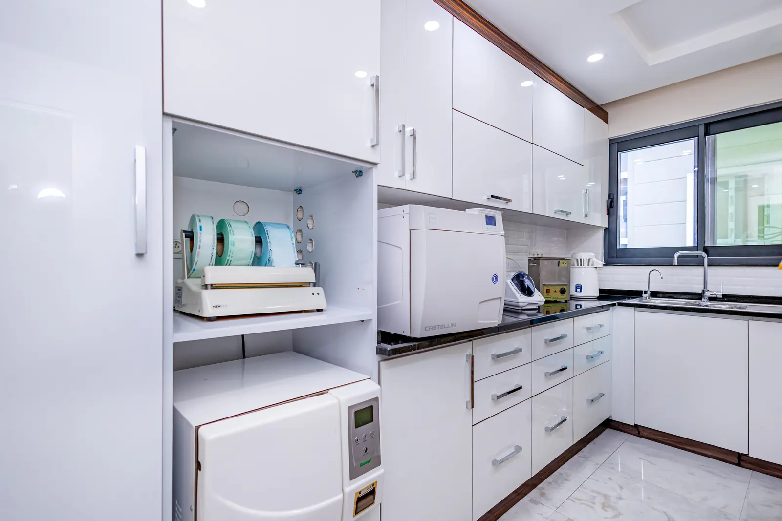 Clinic-provided photograph of Ayşe Erken Dental Clinic