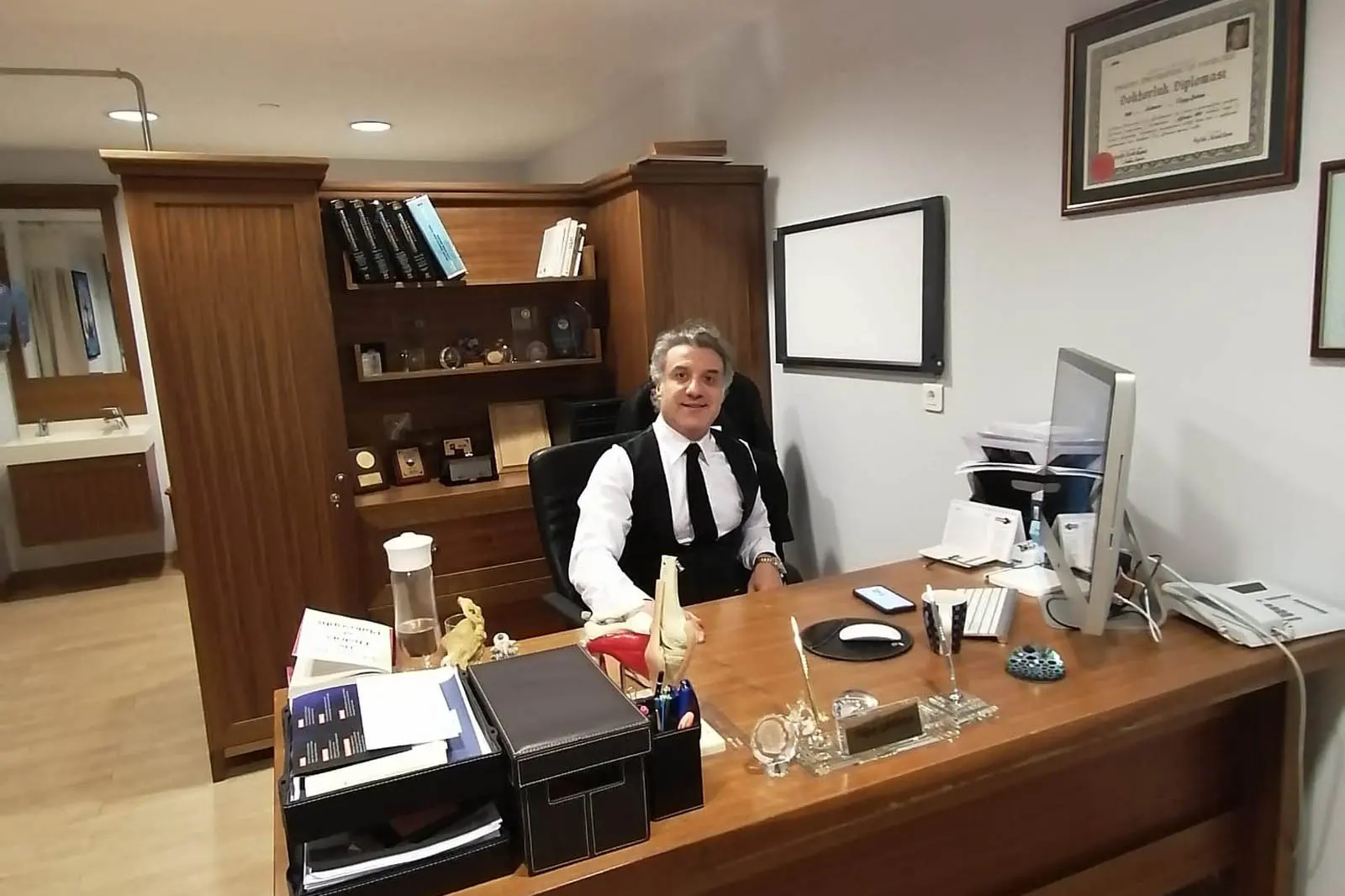 Clinic-provided photograph of Dr Tolgay Şatana