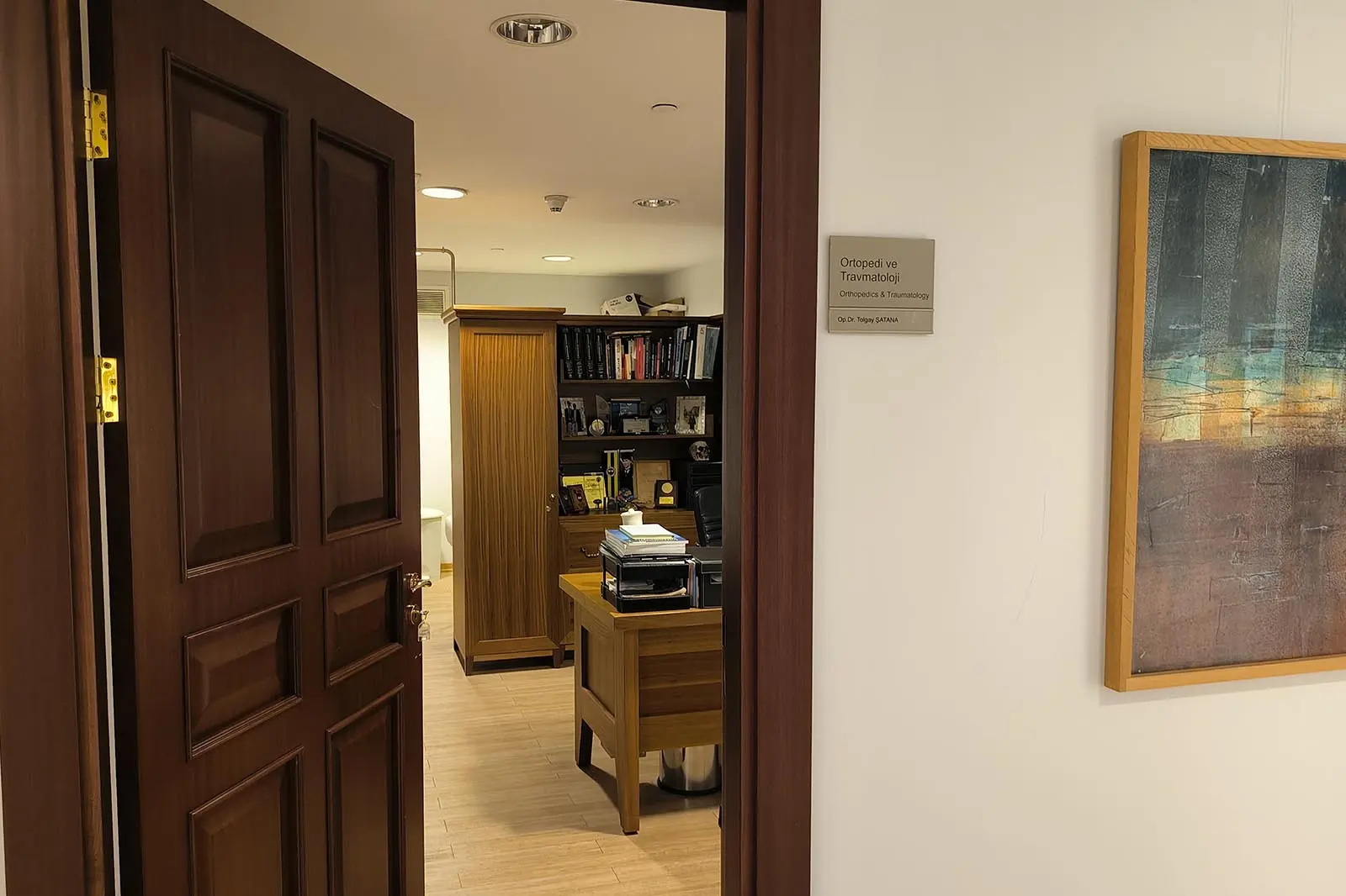 Clinic-provided photograph of Dr Tolgay Şatana