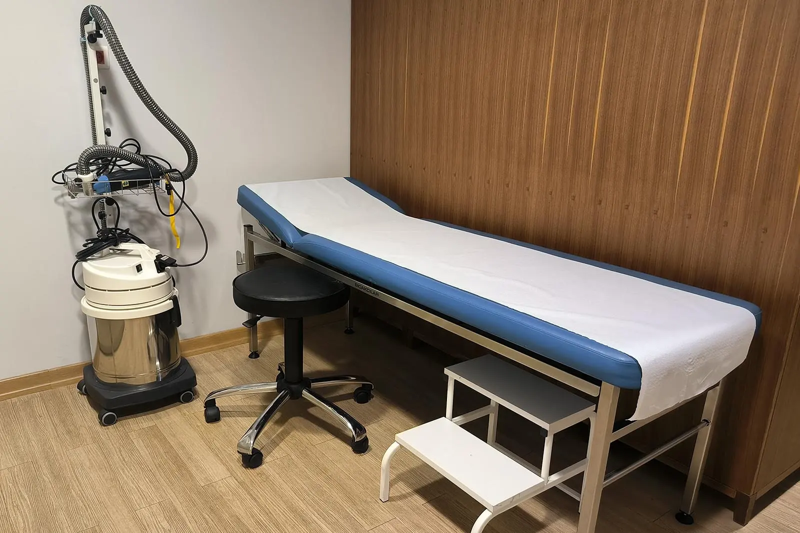 Clinic-provided photograph of Dr Tolgay Şatana