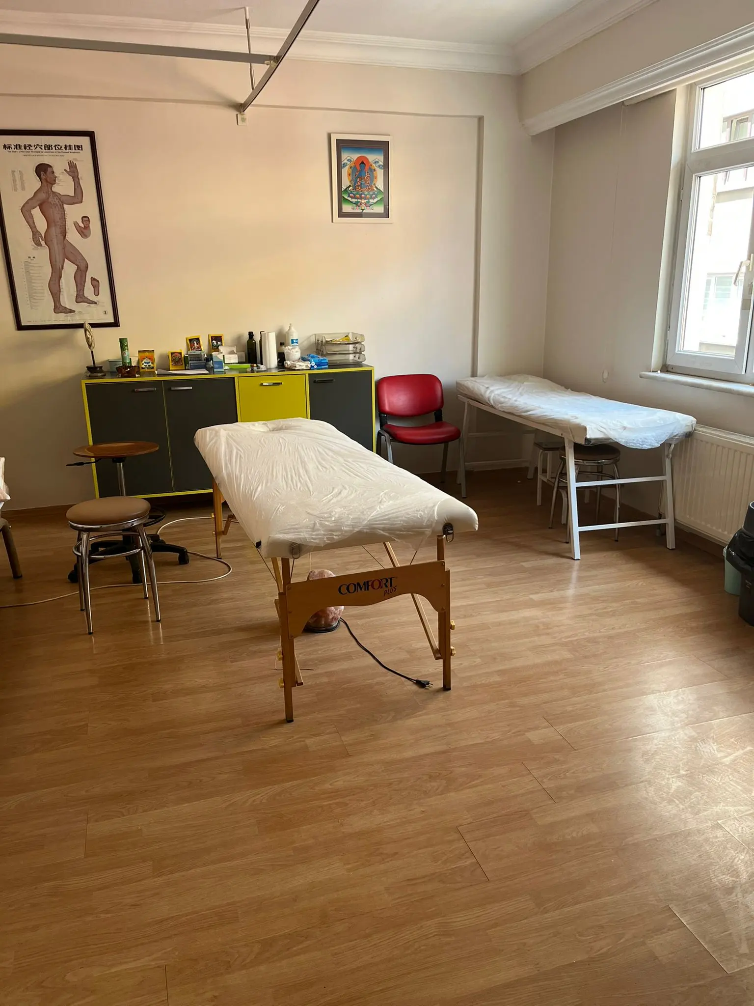 Clinic-provided photograph of Dr Tsenddorj Bahadır