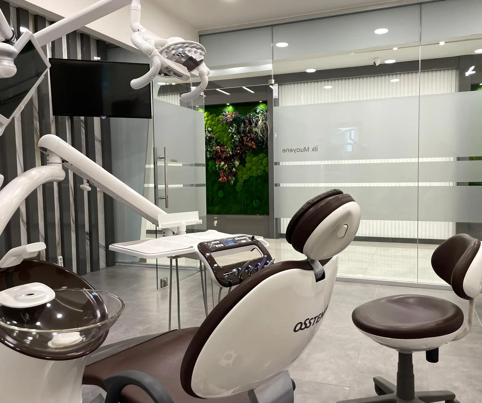 Clinic-provided photograph of Dent Gebze
