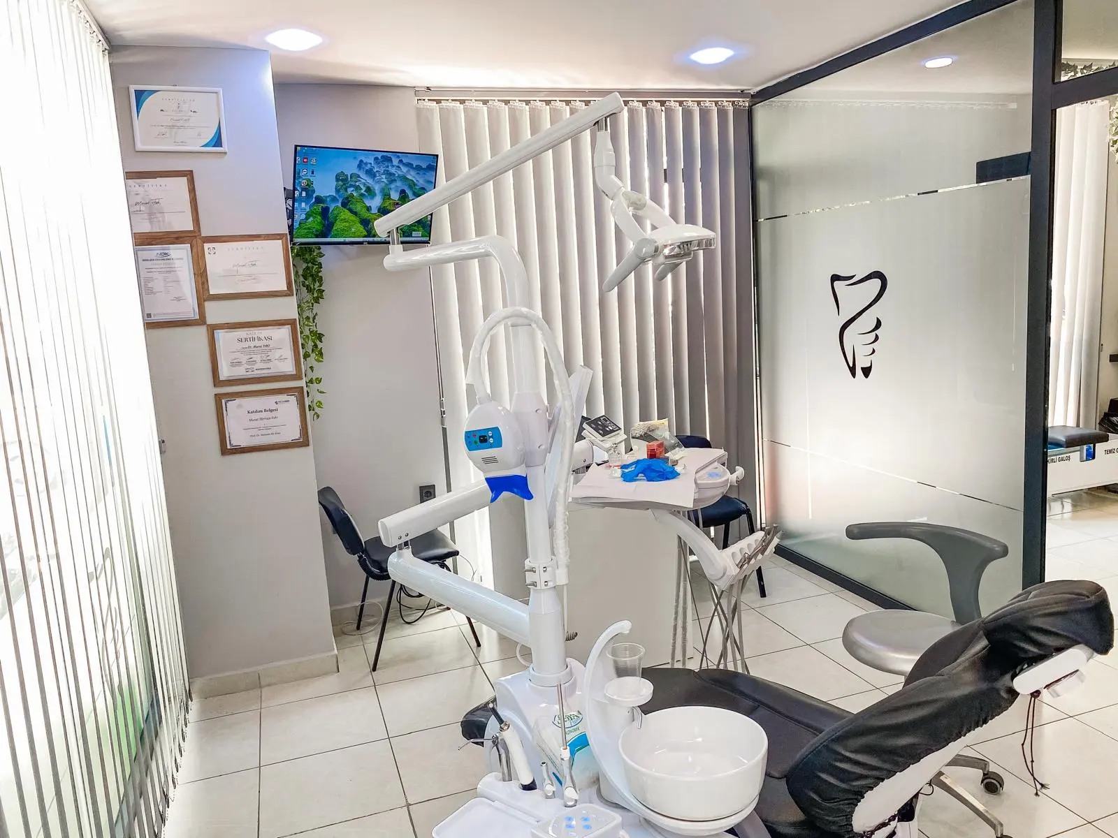 Clinic-provided photograph of Dr Murat Mervan Fakı