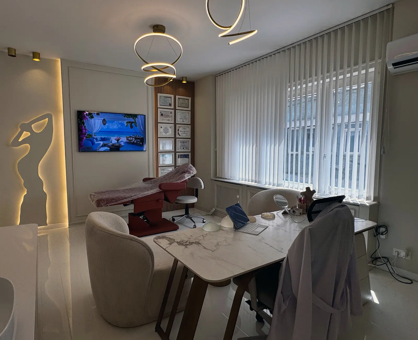 Clinic-provided photograph of Dr Semih Yıldız
