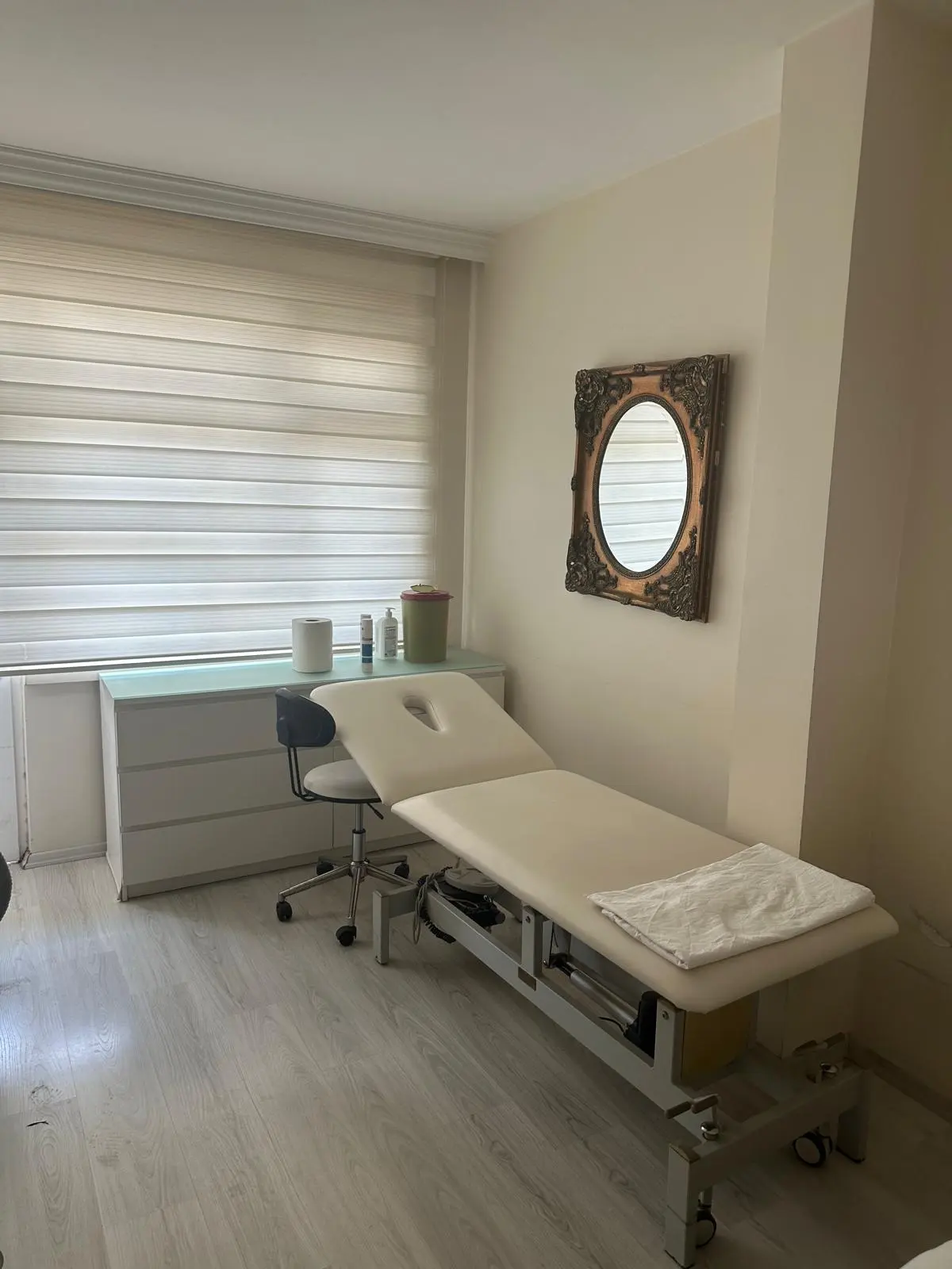 Clinic-provided photograph of Dr Özgür Çetiner Clinic