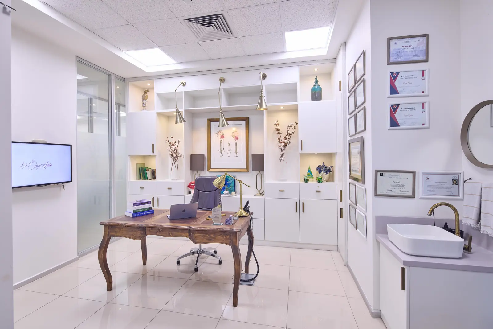 Clinic-provided photograph of Dr Özge Aydın