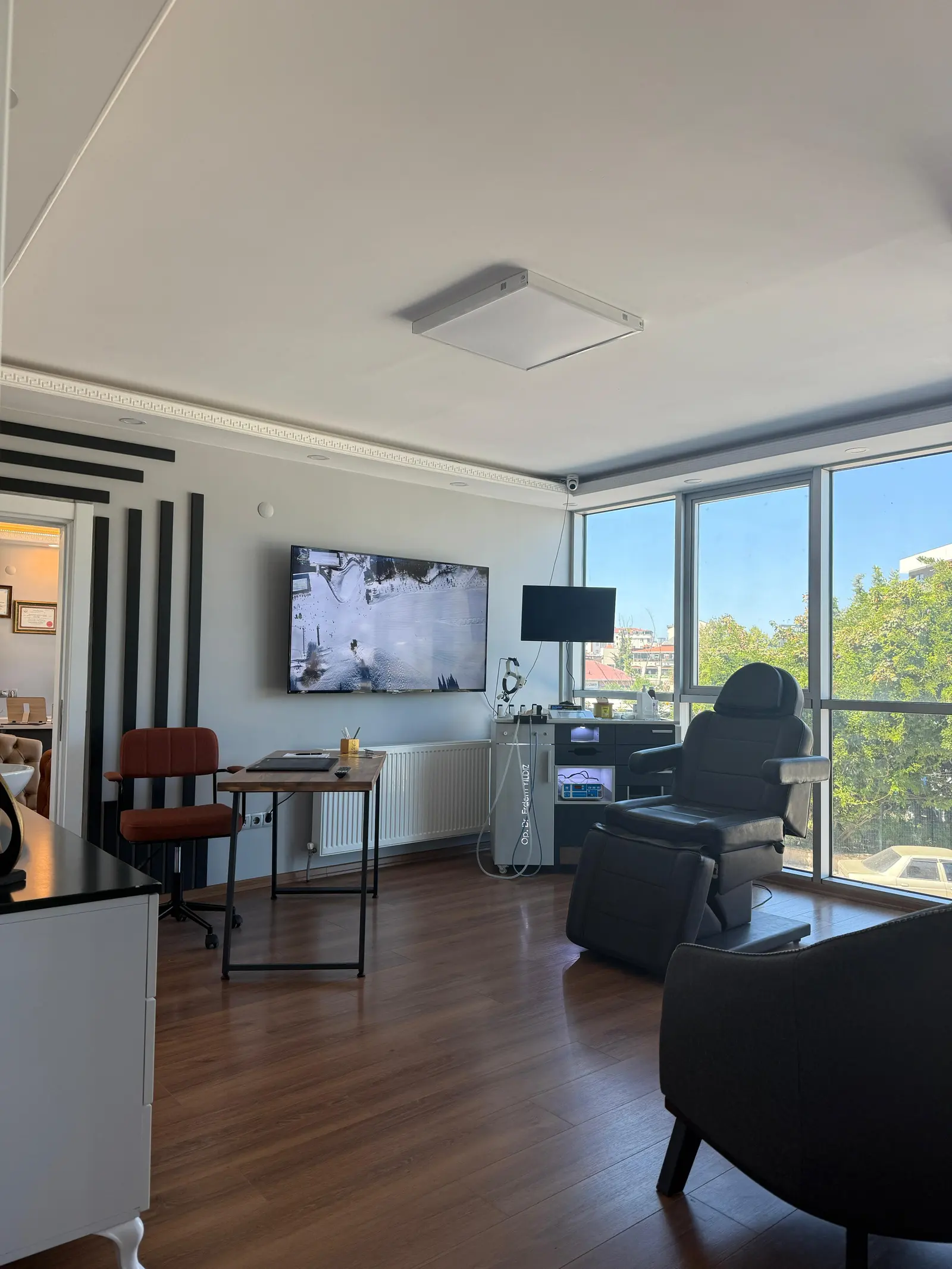 Clinic-provided photograph of Dr Erdem Yıldız