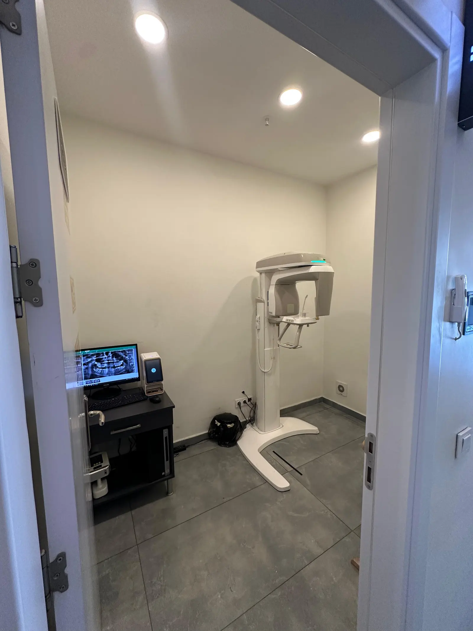 Clinic-provided photograph of Referans Dental Clinic