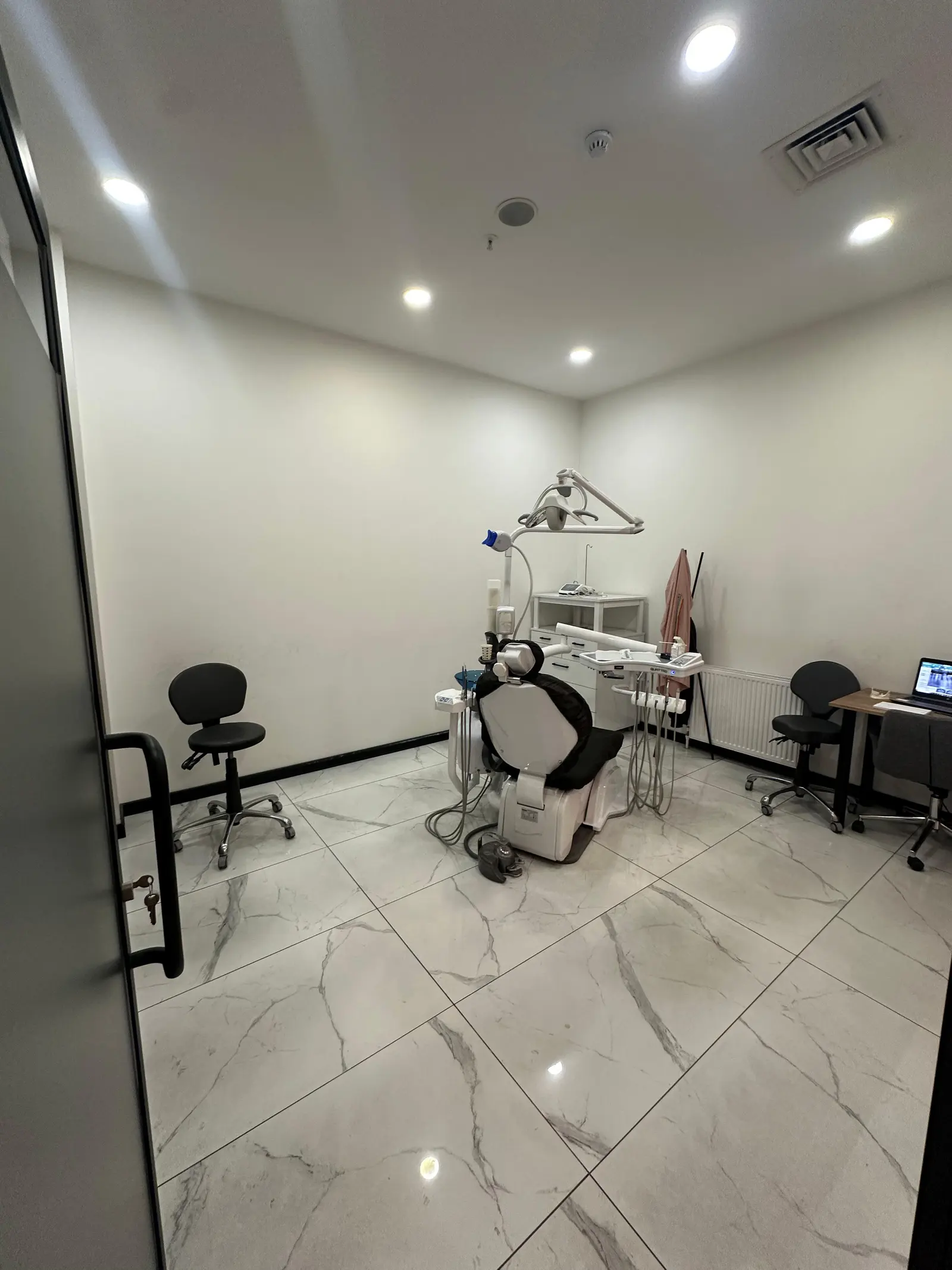 Clinic-provided photograph of Referans Dental Clinic