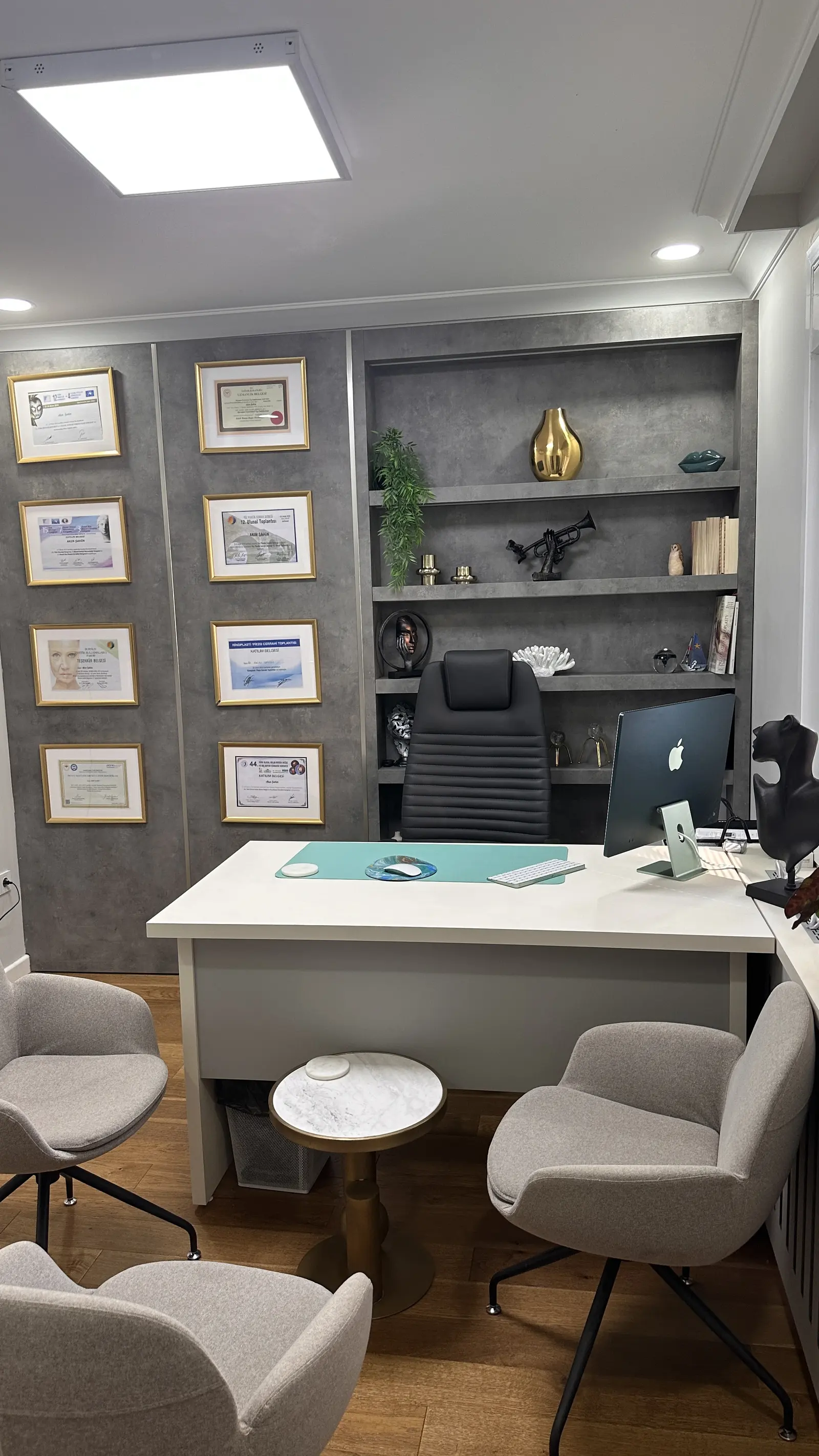 Von der Klinik bereitgestelltes Foto von Assoc. Prof. Dr. Necati Enver