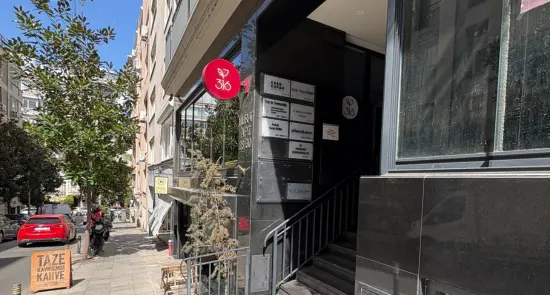 Clinic-provided photograph of Dr Erdem Çağlar