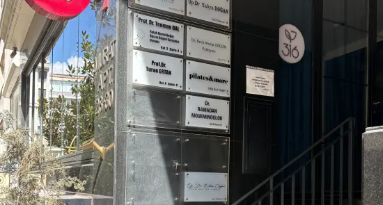Clinic-provided photograph of Dr Erdem Çağlar