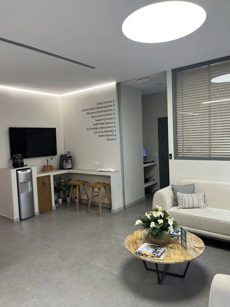 Von der Klinik bereitgestelltes Foto von Dent Risus