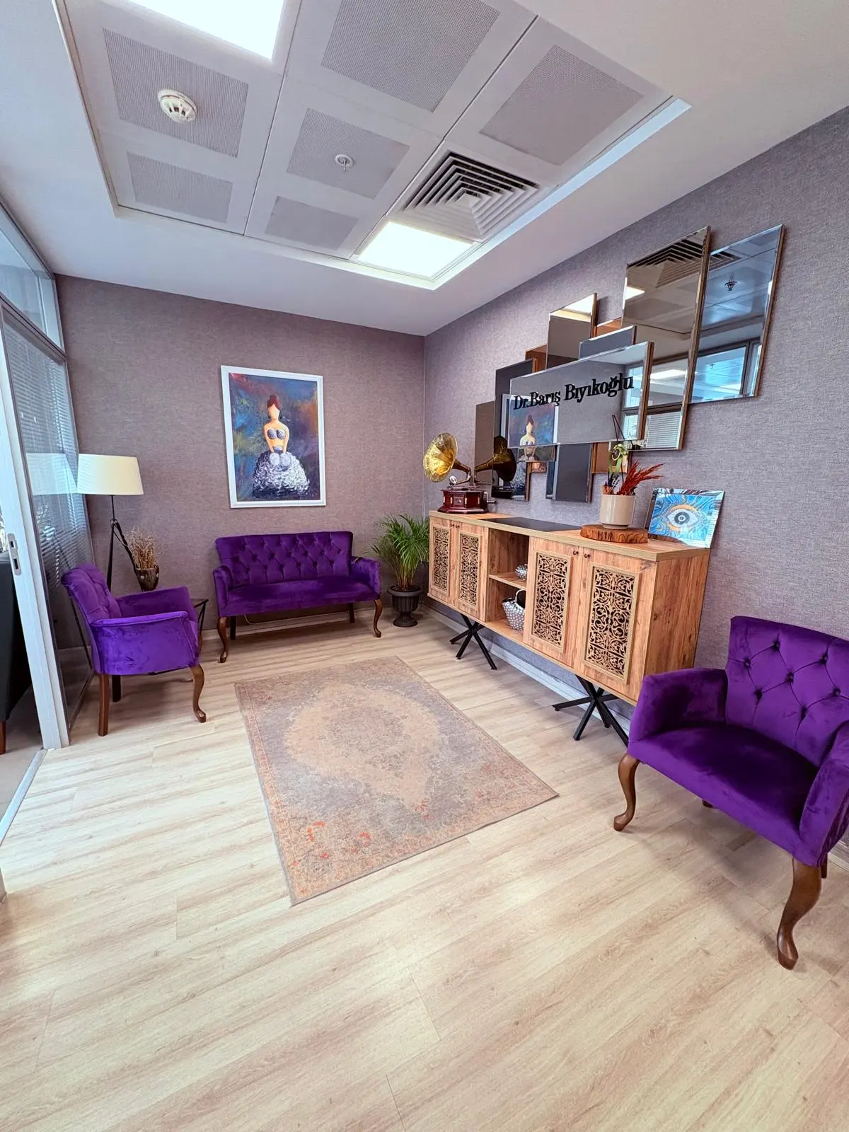 Clinic-provided photograph of Dr Barış Bıyıkoğlu