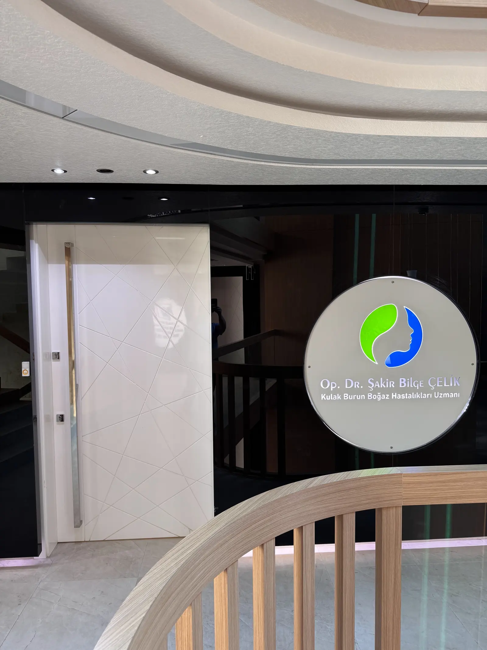Clinic-provided photograph of Dr Şakir Bilge Çelik
