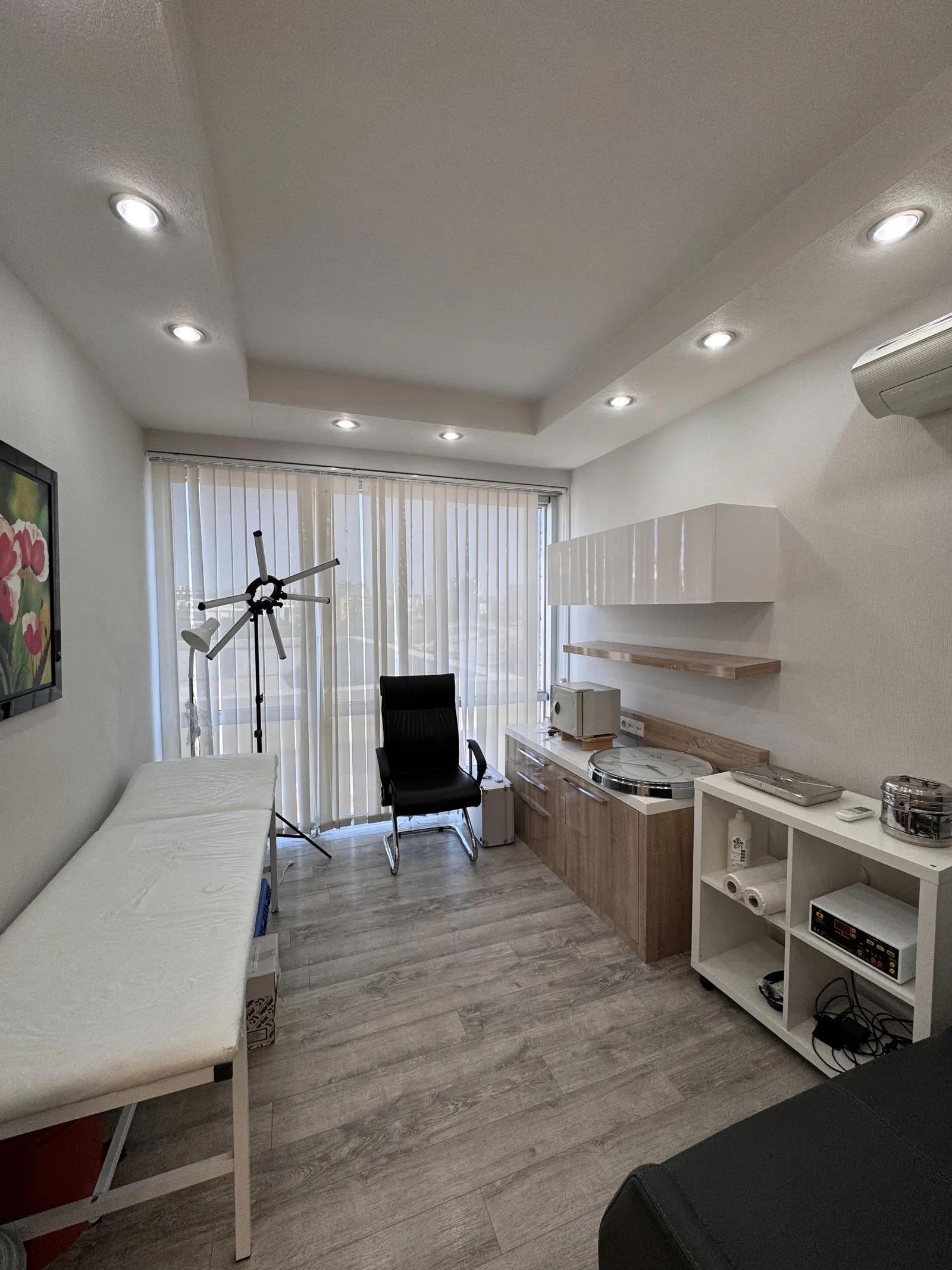 Clinic-provided photograph of Dr Şakir Bilge Çelik