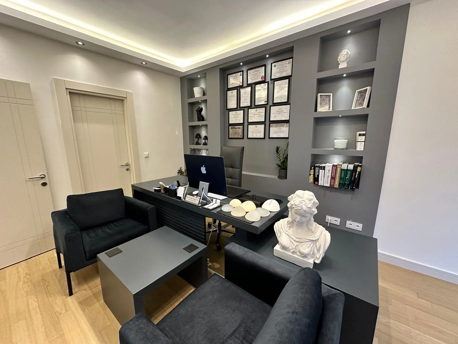 Von der Klinik bereitgestelltes Foto von Dr. Alper Burak Uslu