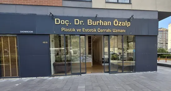 Von der Klinik bereitgestelltes Foto von Assoc. Prof. Dr. Burhan Özalp