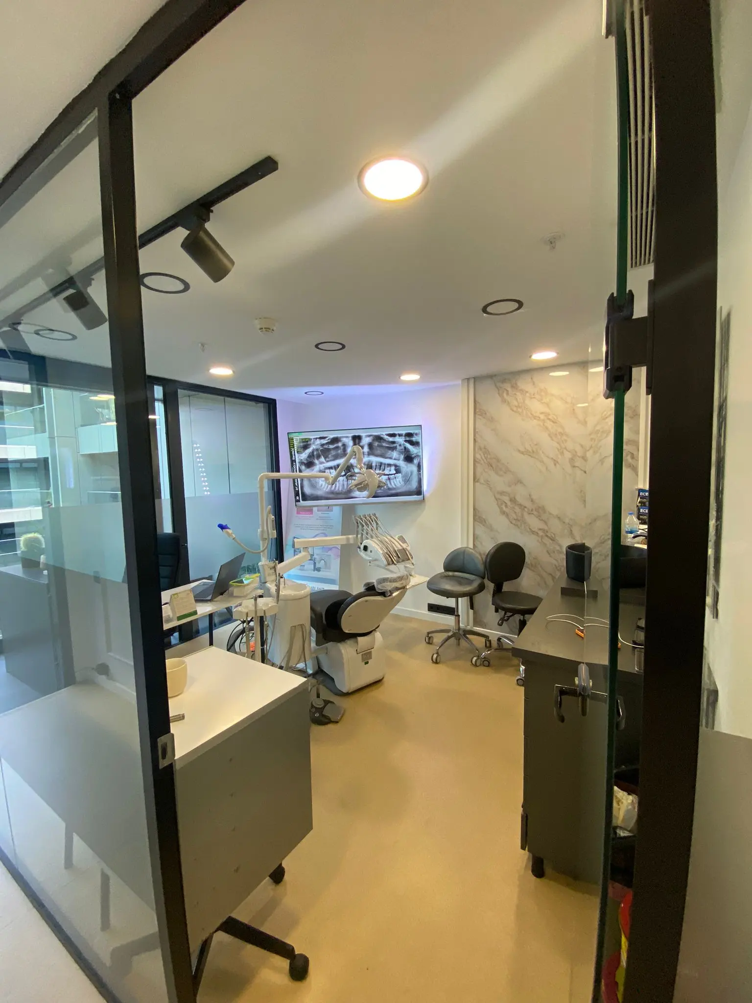 Von der Klinik bereitgestelltes Foto von Dr. Faraz Aras Hekimoğlu