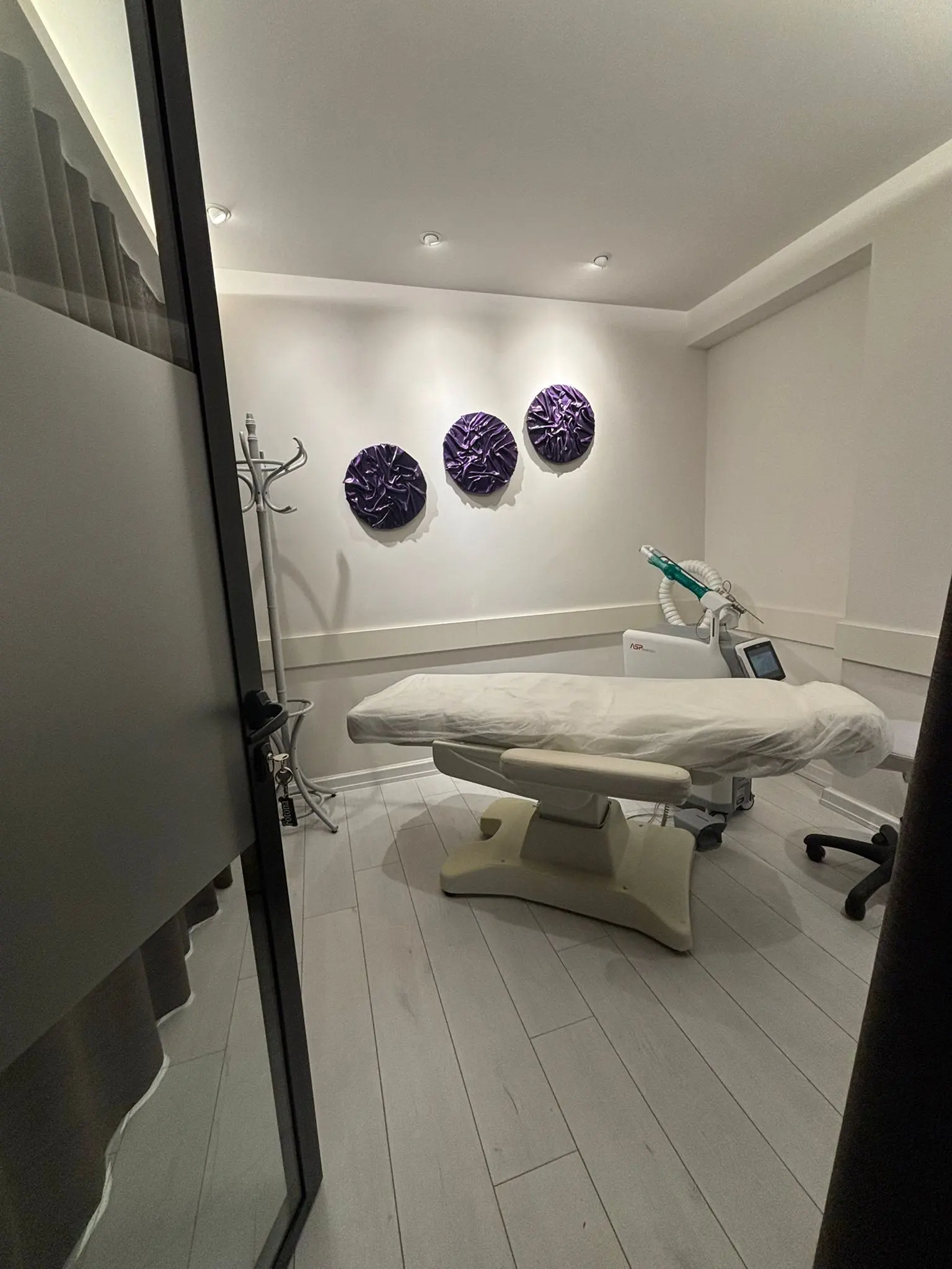 Clinic-provided photograph of Dr Özgen Kıvanç