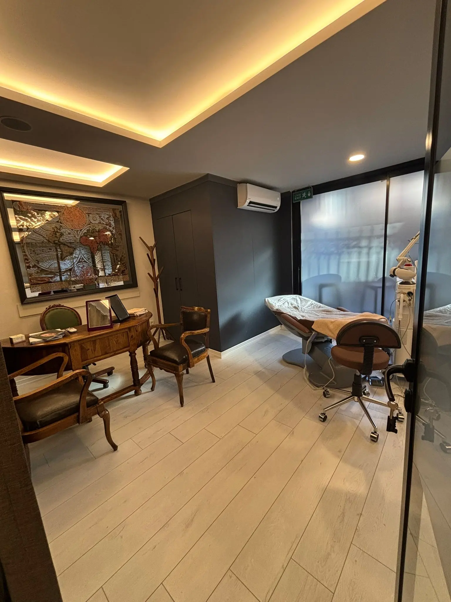 Clinic-provided photograph of Dr Özgen Kıvanç