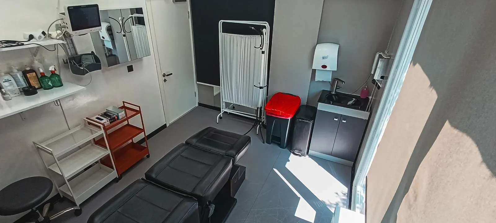 Clinic-provided photograph of Dr Güneş Tekten