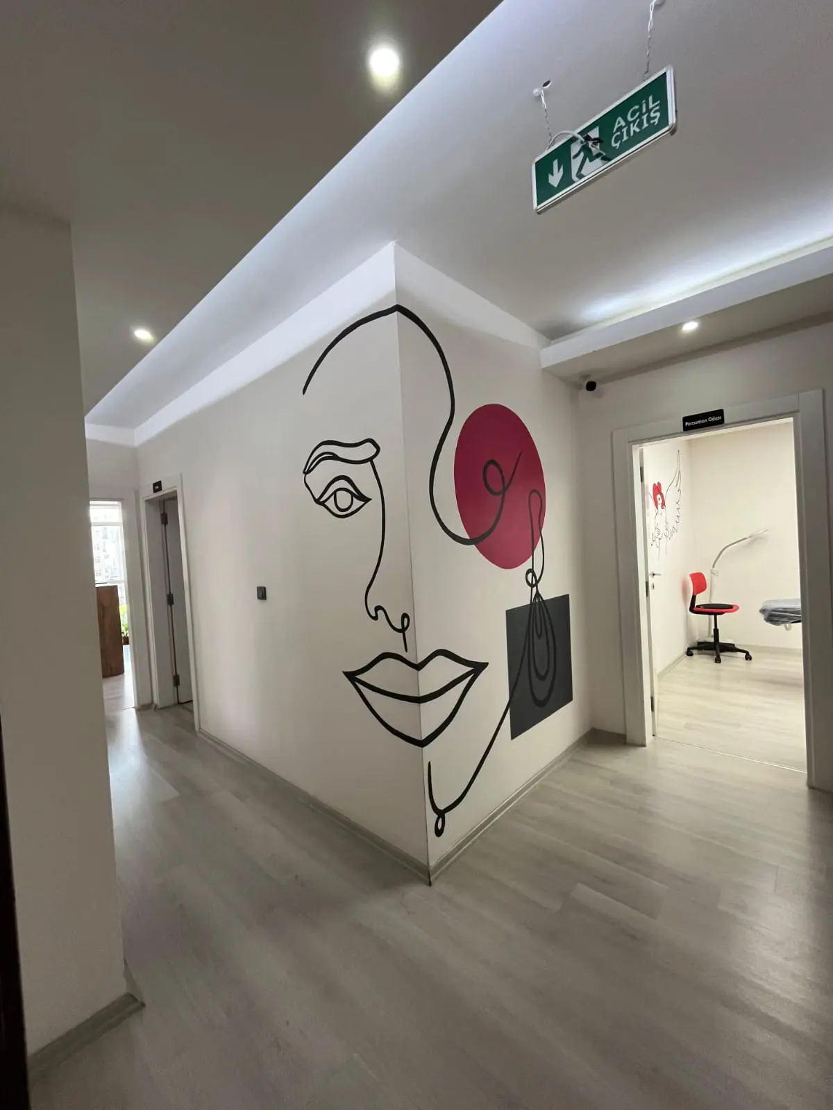 Clinic-provided photograph of Dr Beşir Şimşek