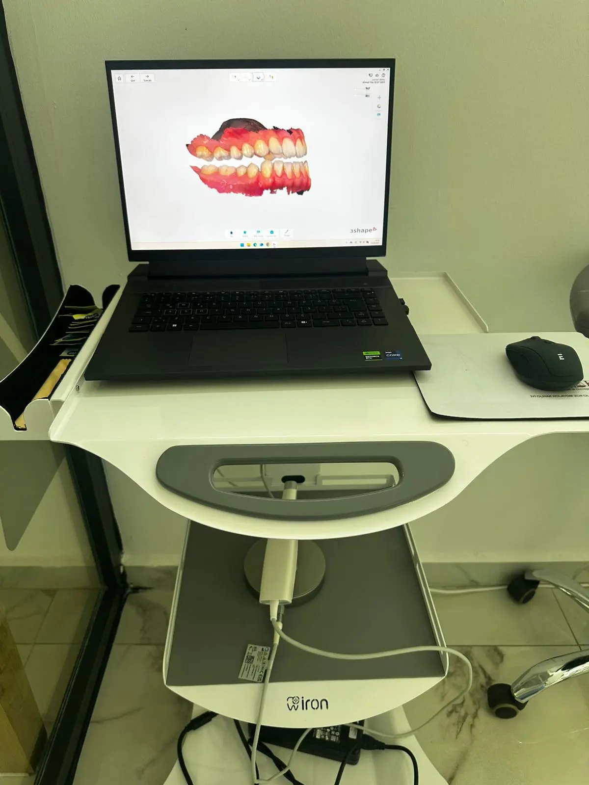 Von der Klinik bereitgestelltes Foto von Essos Zahnklinik