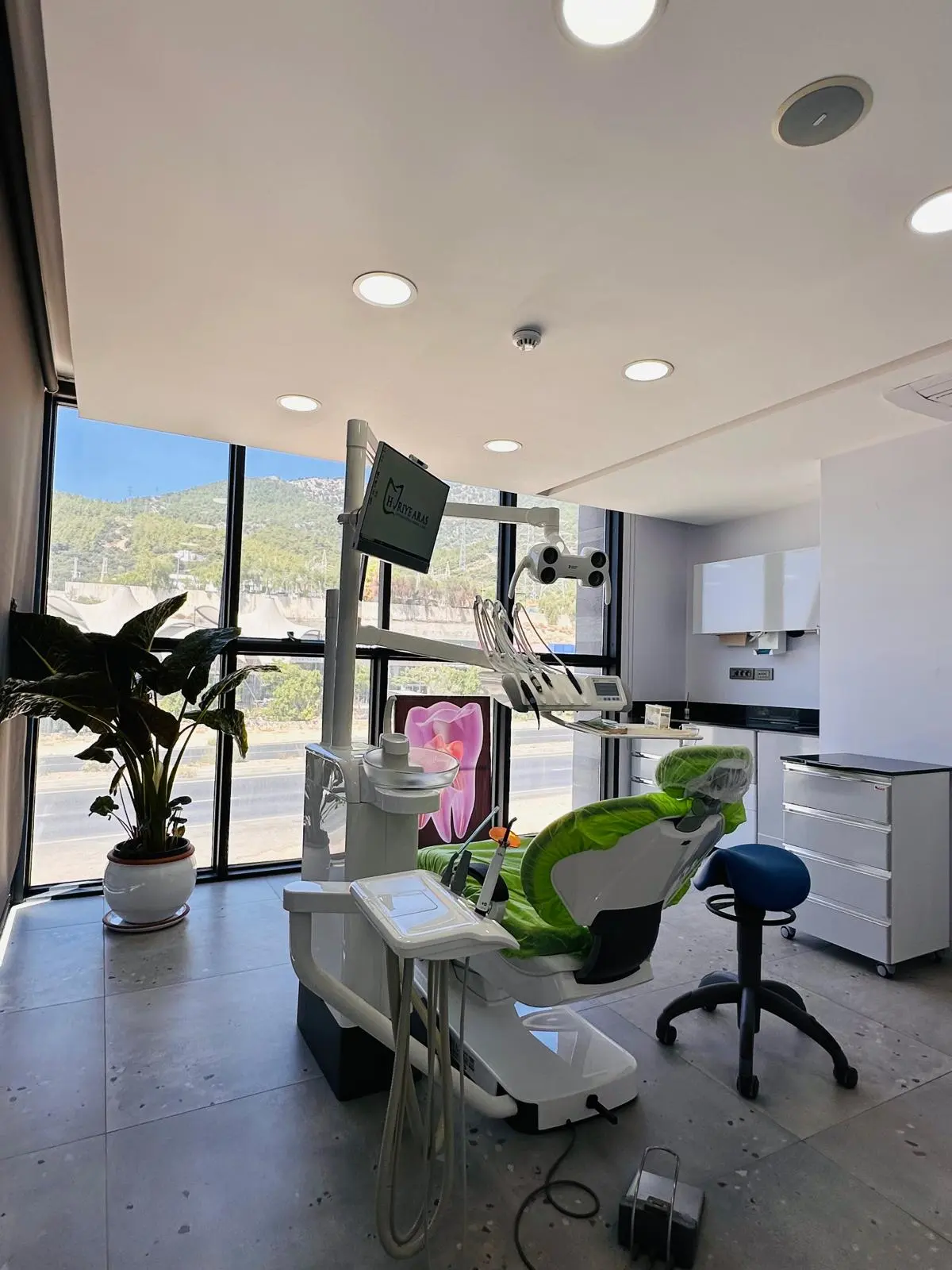 Clinic-provided photograph of Huriye Aras Dental Clinic
