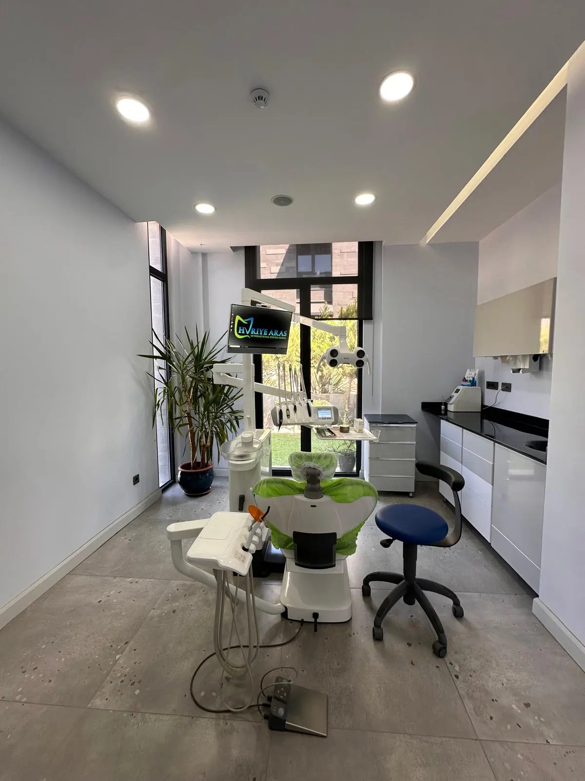 Clinic-provided photograph of Huriye Aras Dental Clinic