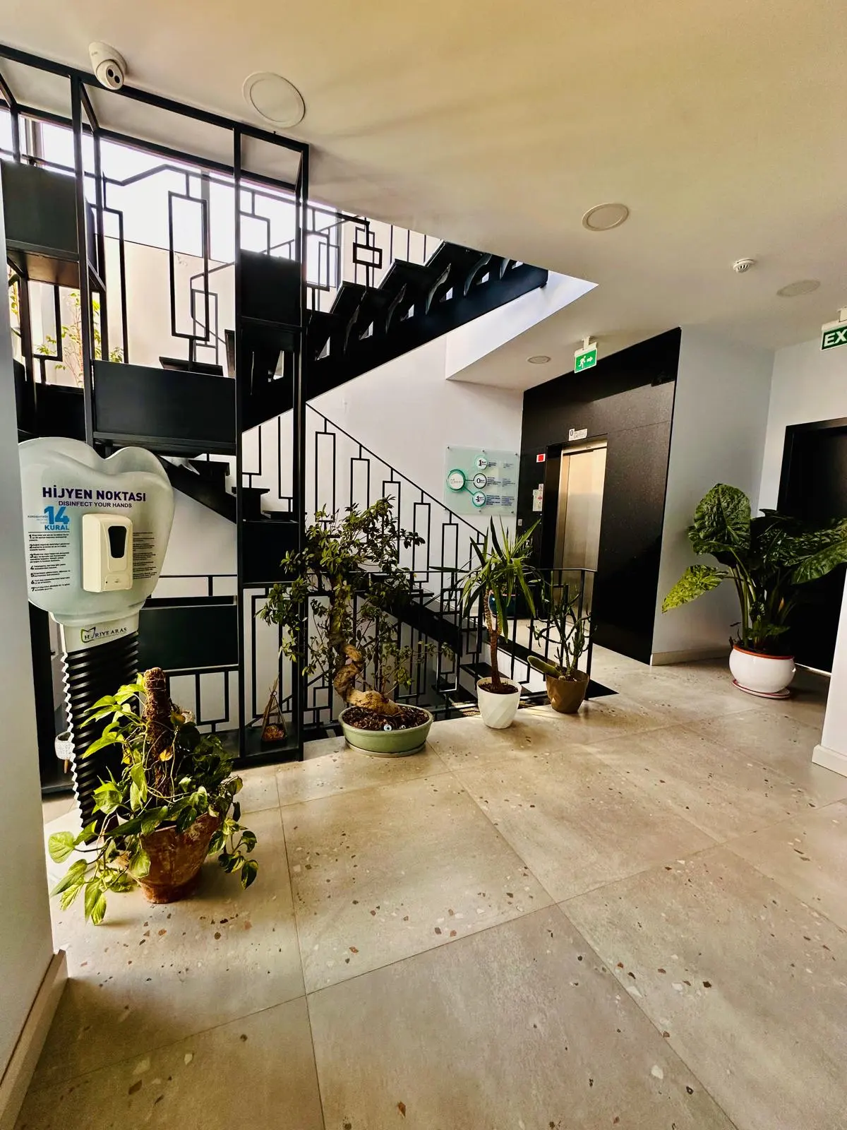 Clinic-provided photograph of Huriye Aras Dental Clinic