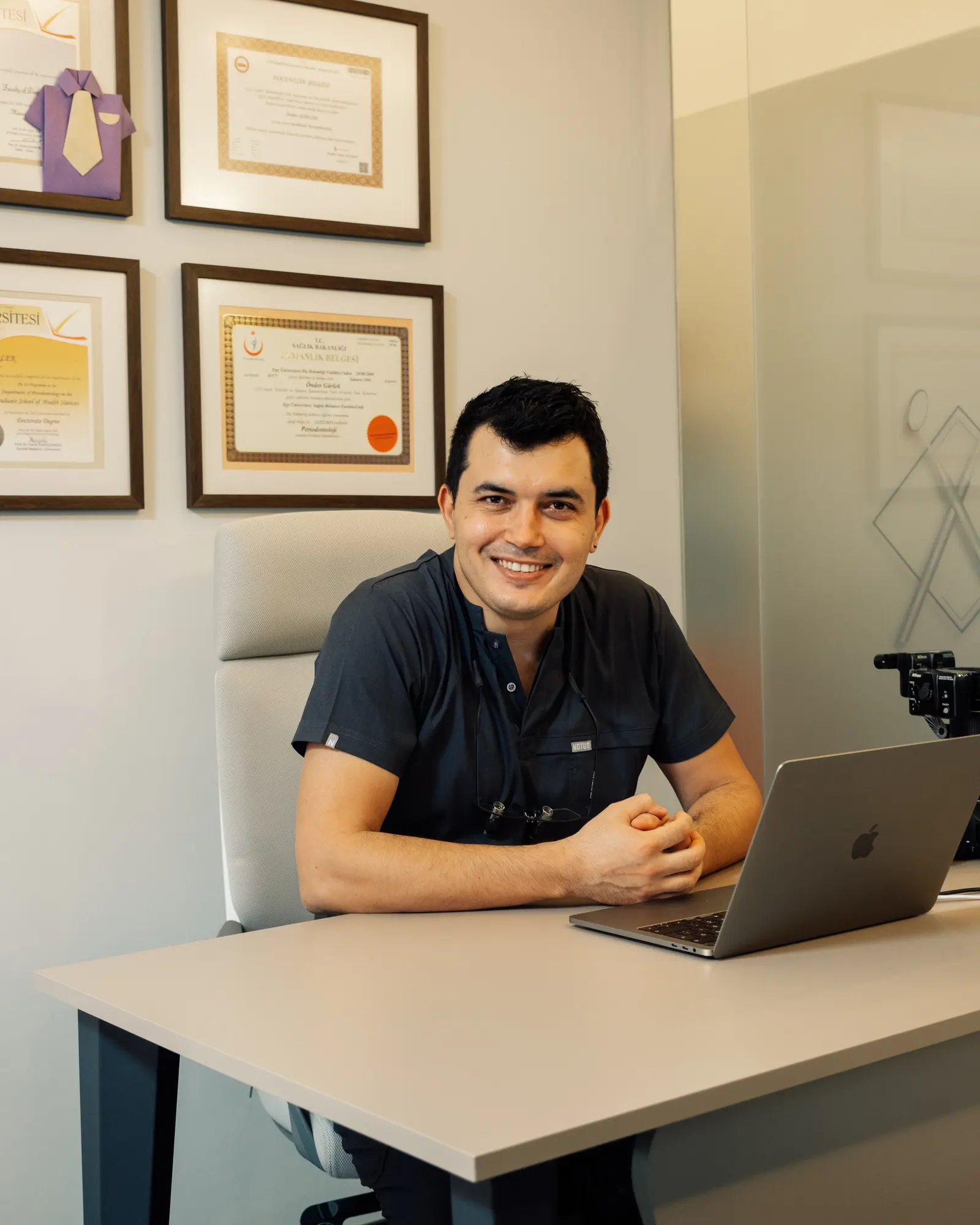 Clinic-provided photograph of Assoc. Prof. Dr Önder Gürlek
