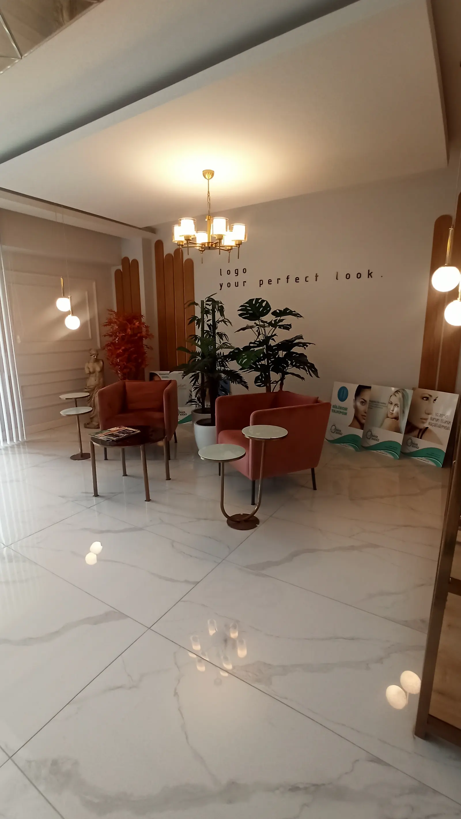 Clinic-provided photograph of Dr Önder Akdeniz