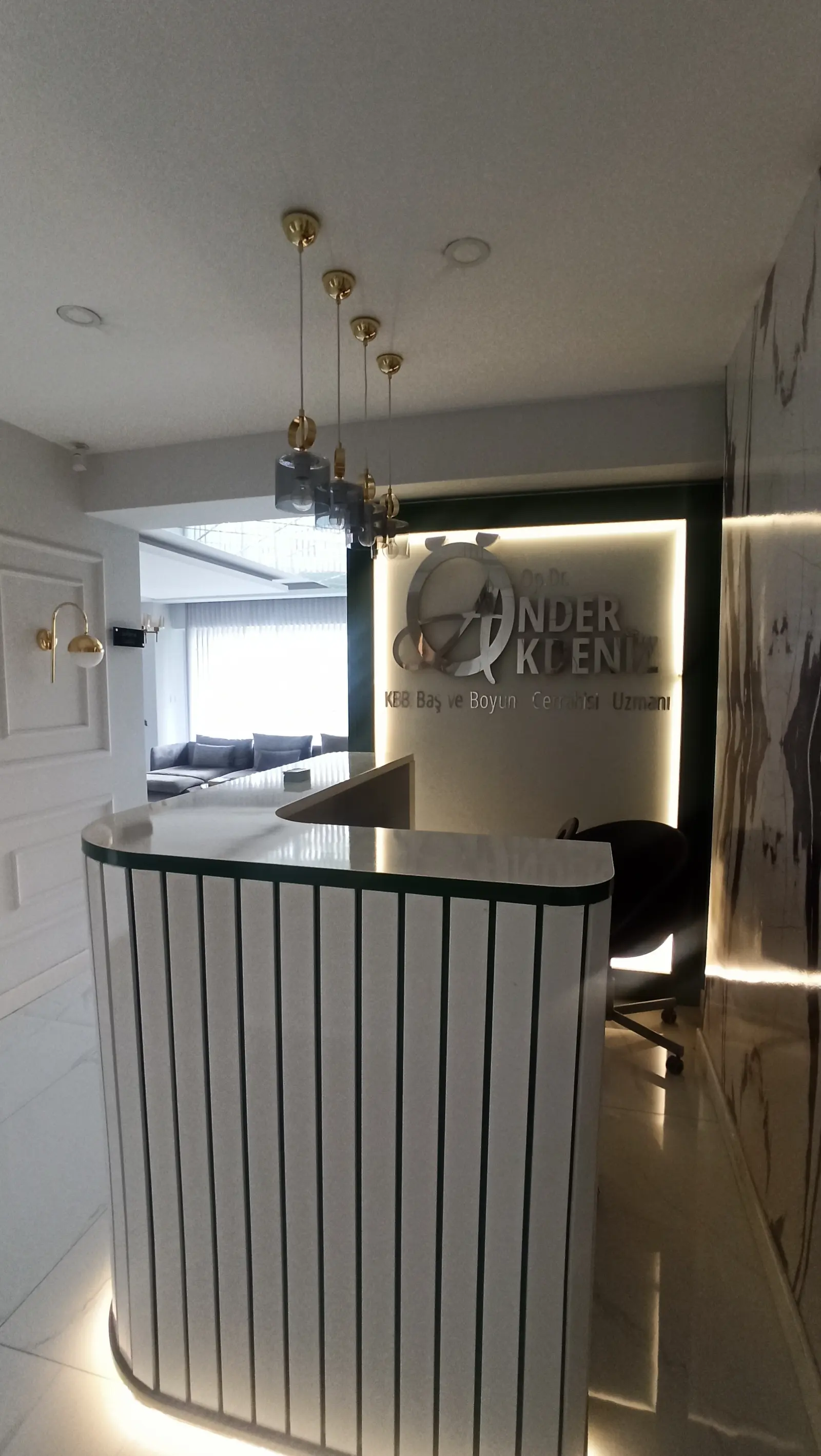 Clinic-provided photograph of Dr Önder Akdeniz