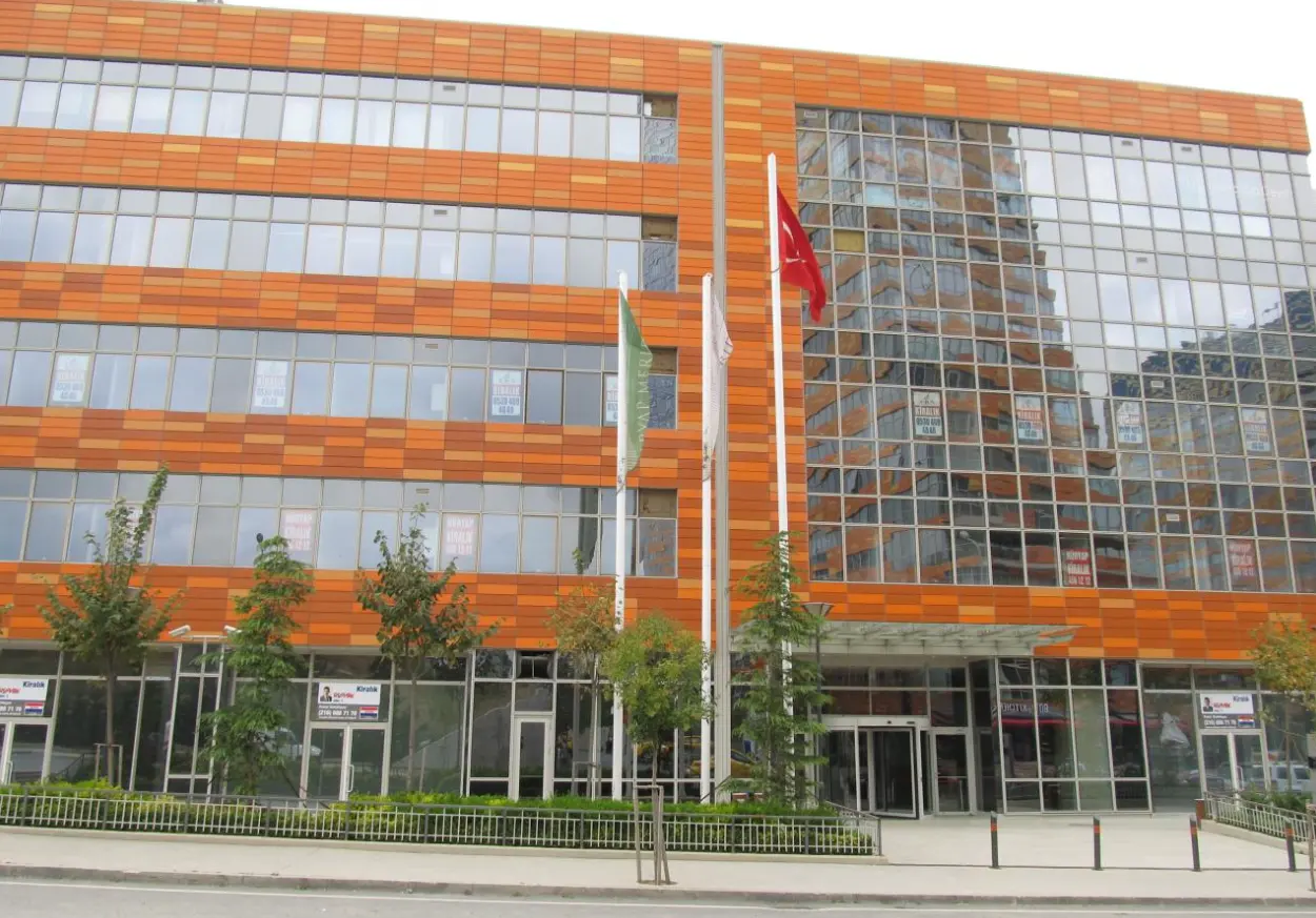 Clinic-provided photograph of Dr Şamil Şahin
