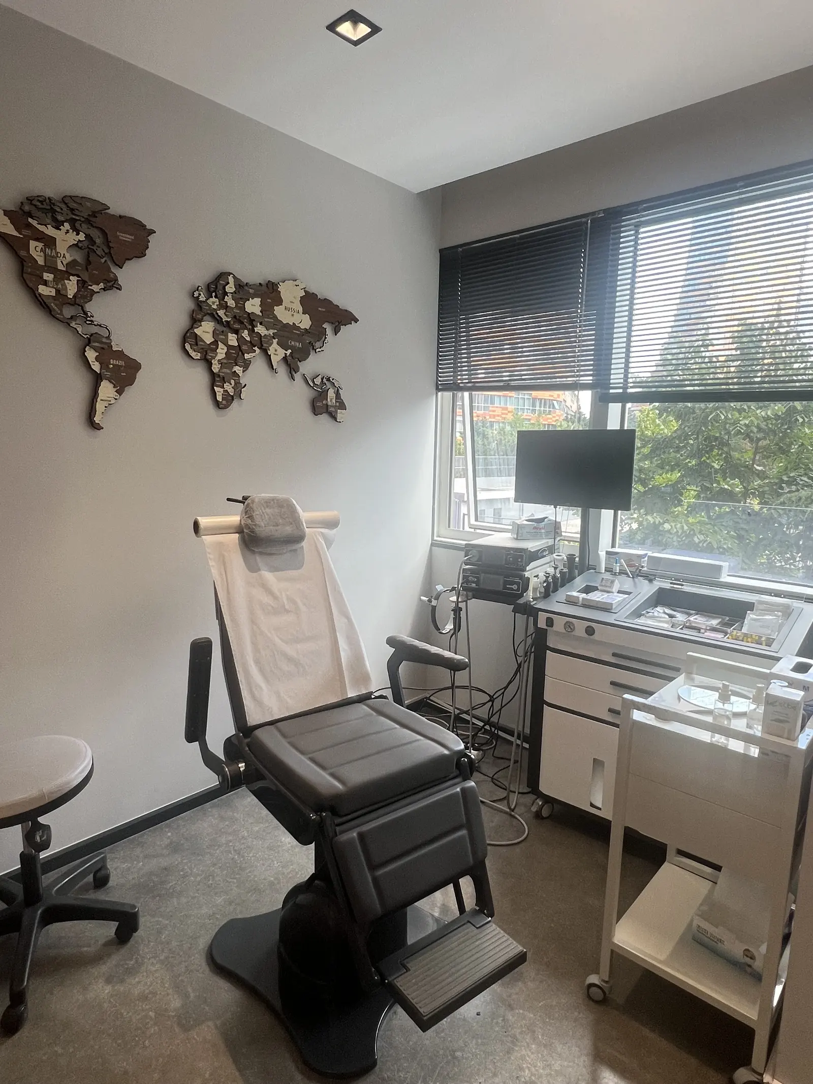 Clinic-provided photograph of Dr Şamil Şahin