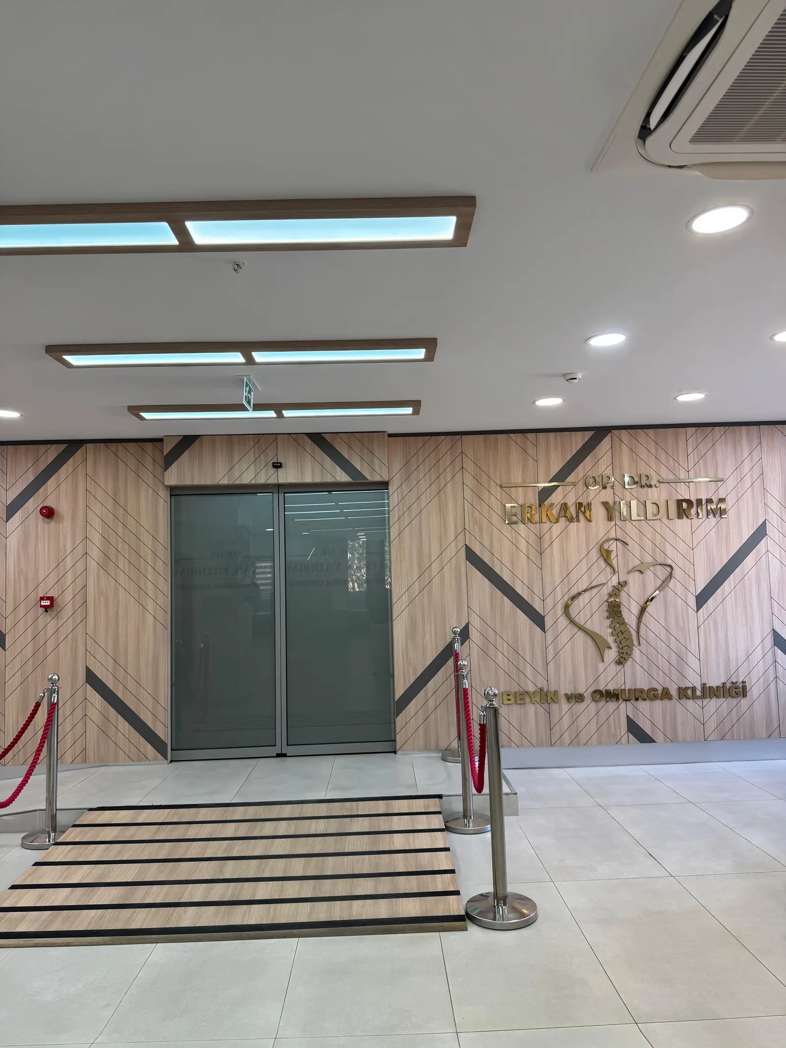 Clinic-provided photograph of Dr Erkan Yıldırım
